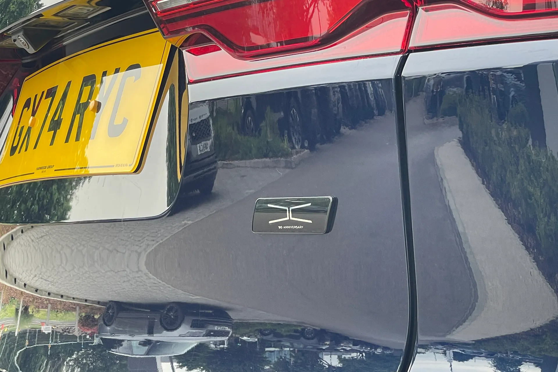 Jaguar F-PACE thumbnail image number 11