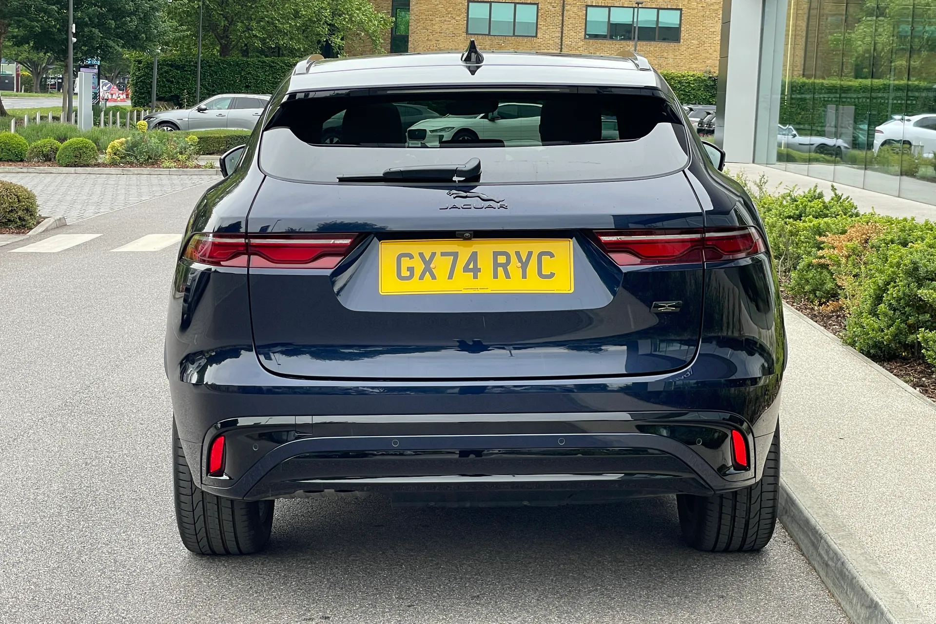 Jaguar F-PACE thumbnail image number 12