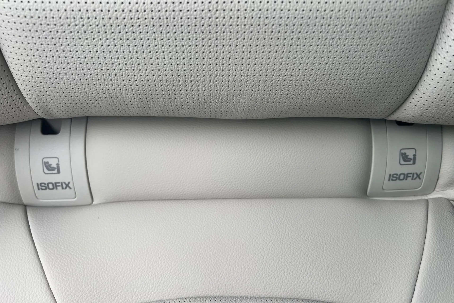 Jaguar F-PACE thumbnail image number 38