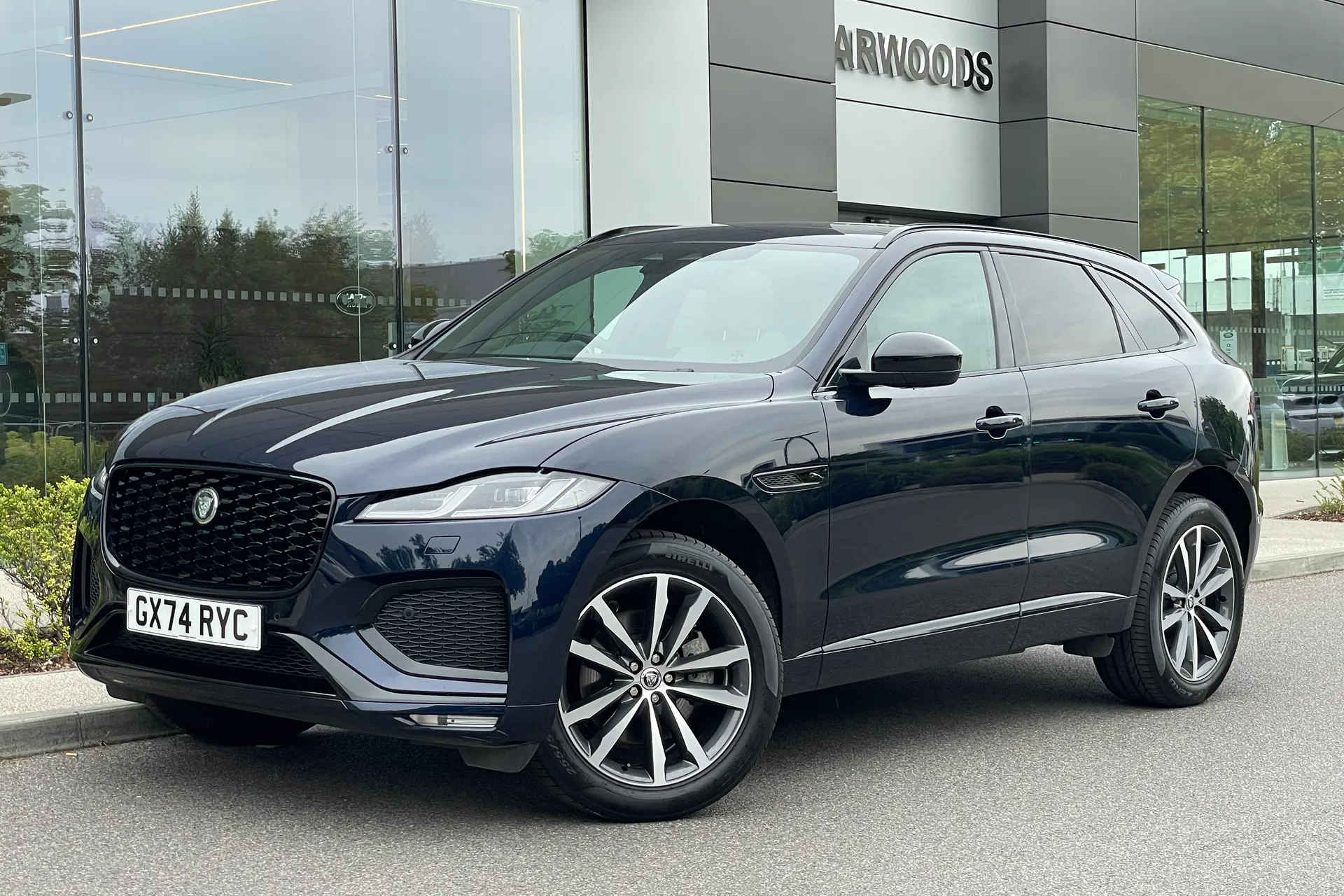 Jaguar F-PACE thumbnail image number 16