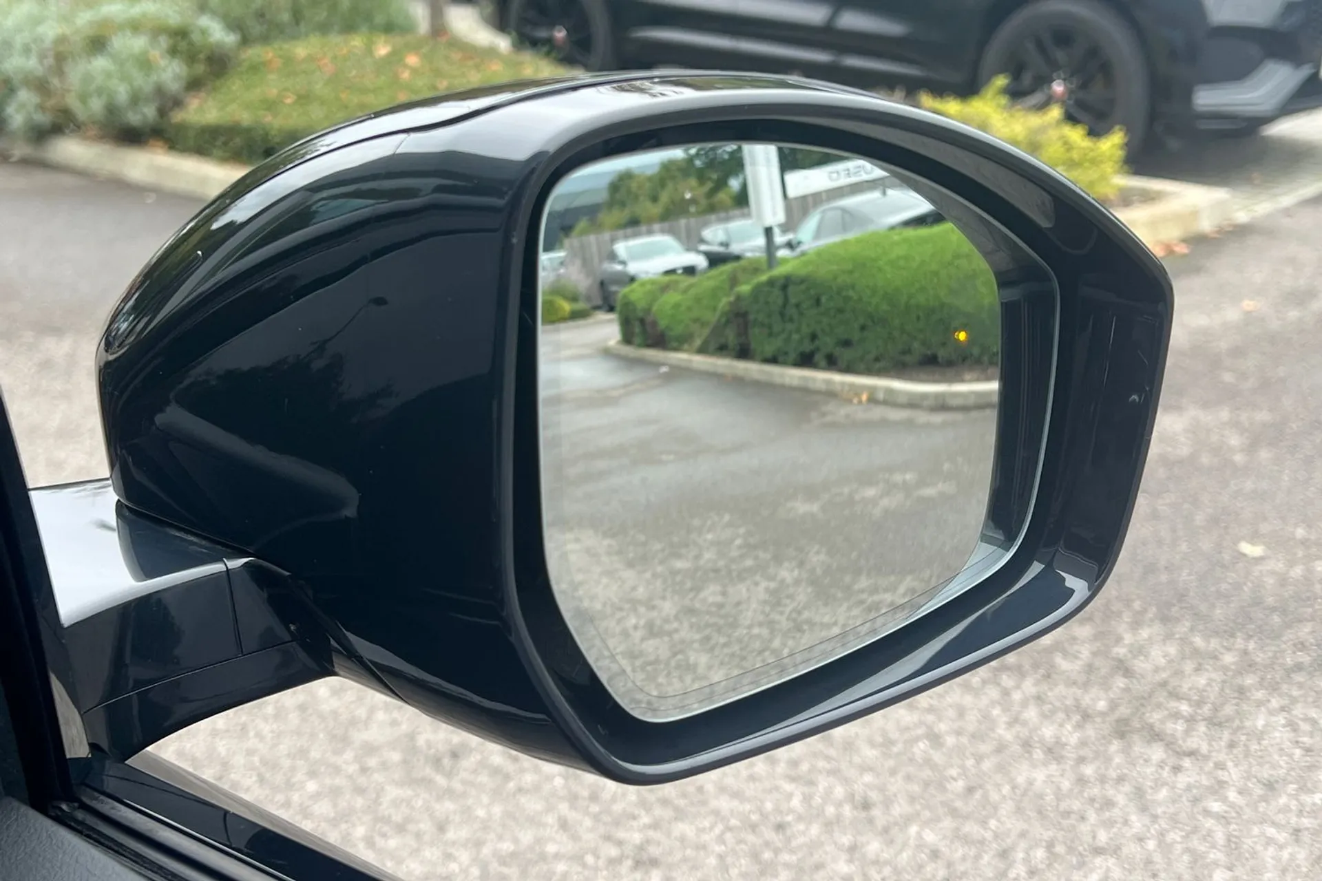 Jaguar F-PACE thumbnail image number 14