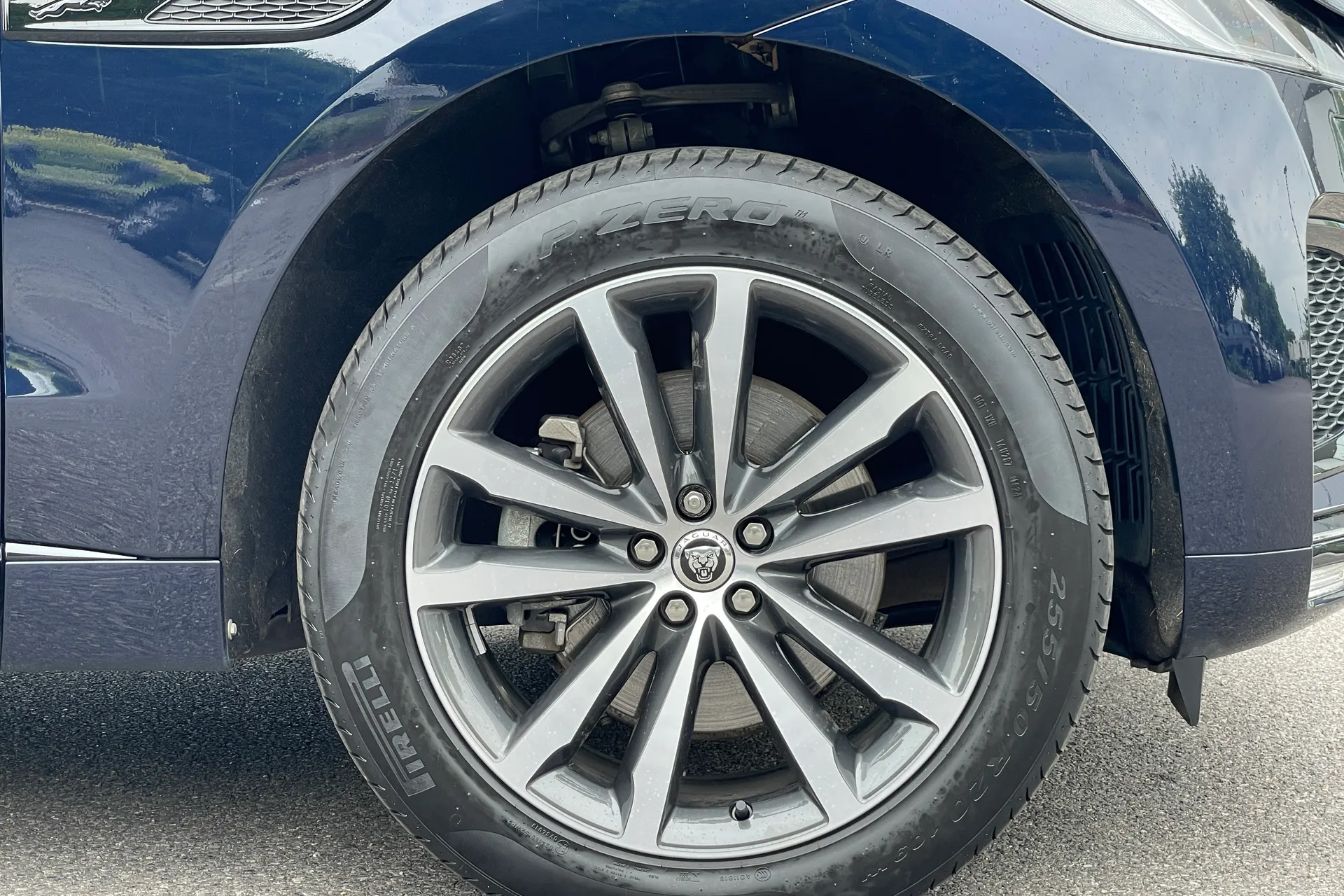 Jaguar F-PACE thumbnail image number 18