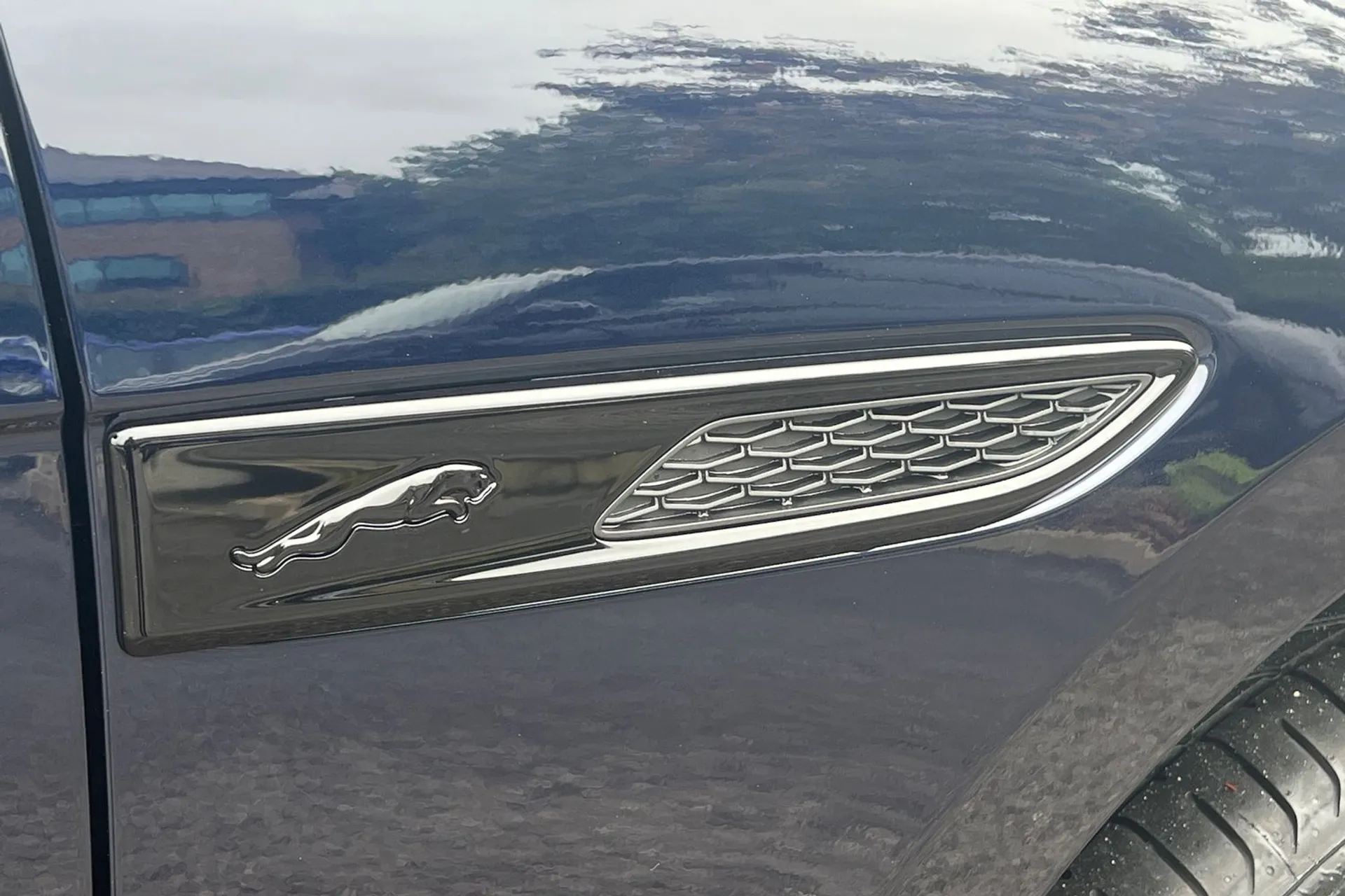 Jaguar F-PACE thumbnail image number 55
