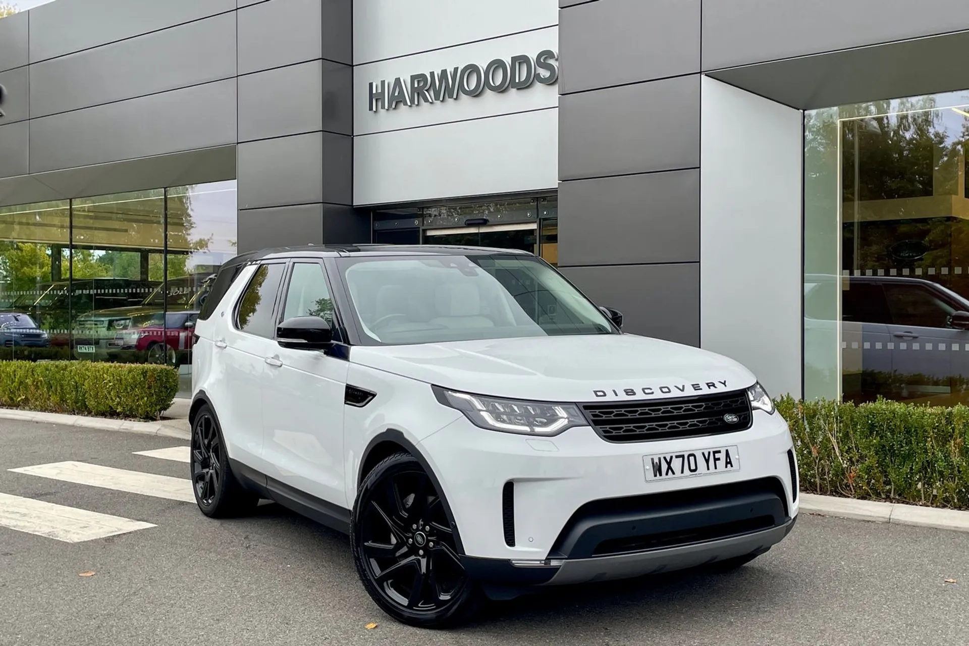 LAND ROVER DISCOVERY focused image