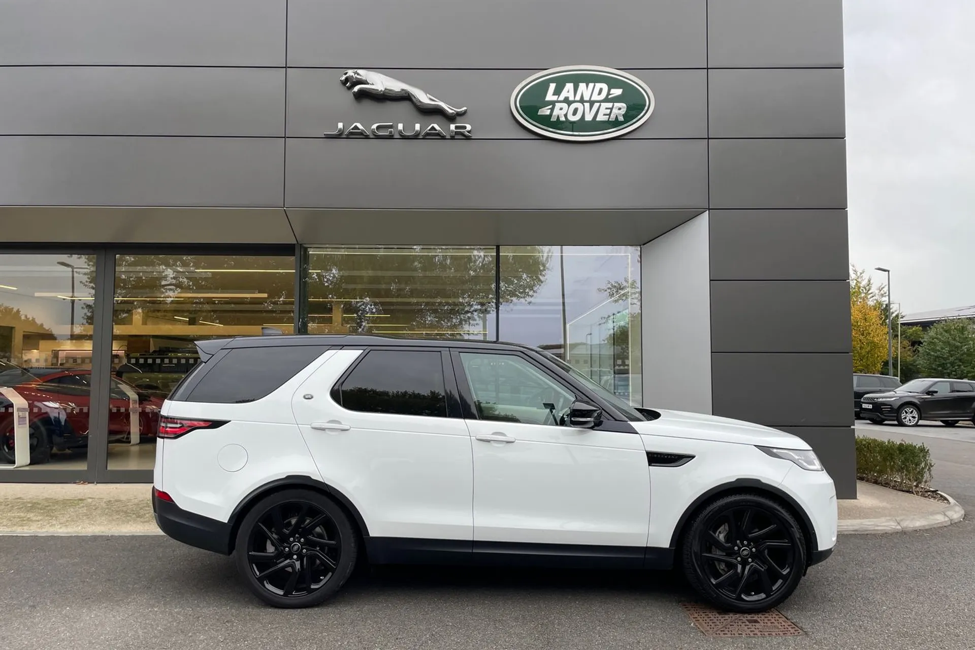 LAND ROVER DISCOVERY thumbnail image number 2