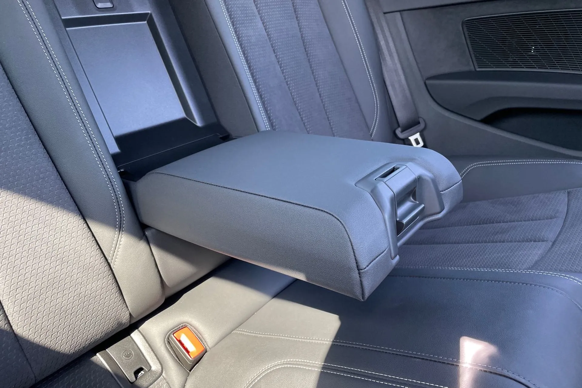 Audi A5 thumbnail image number 42