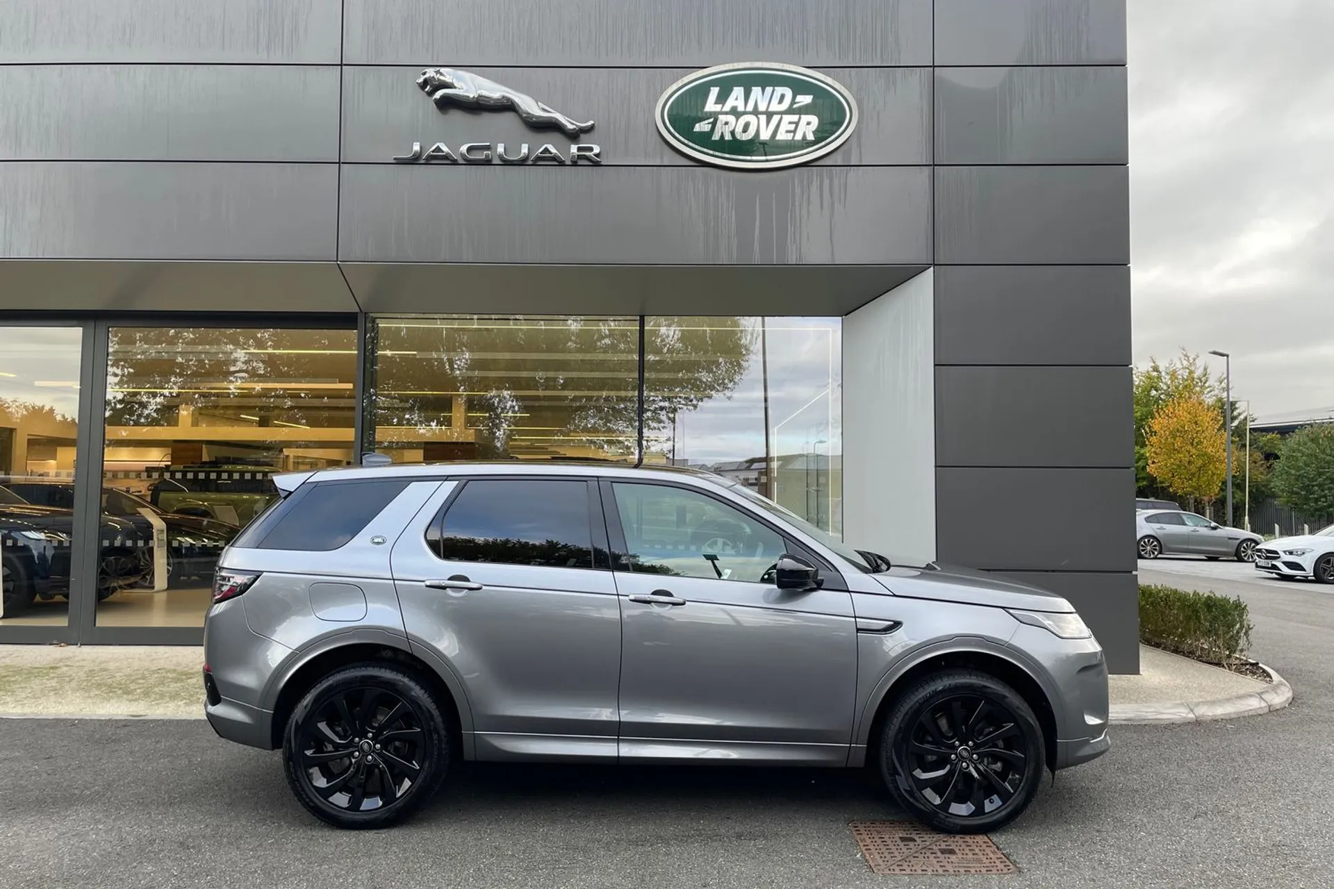 LAND ROVER DISCOVERY SPORT thumbnail image number 2