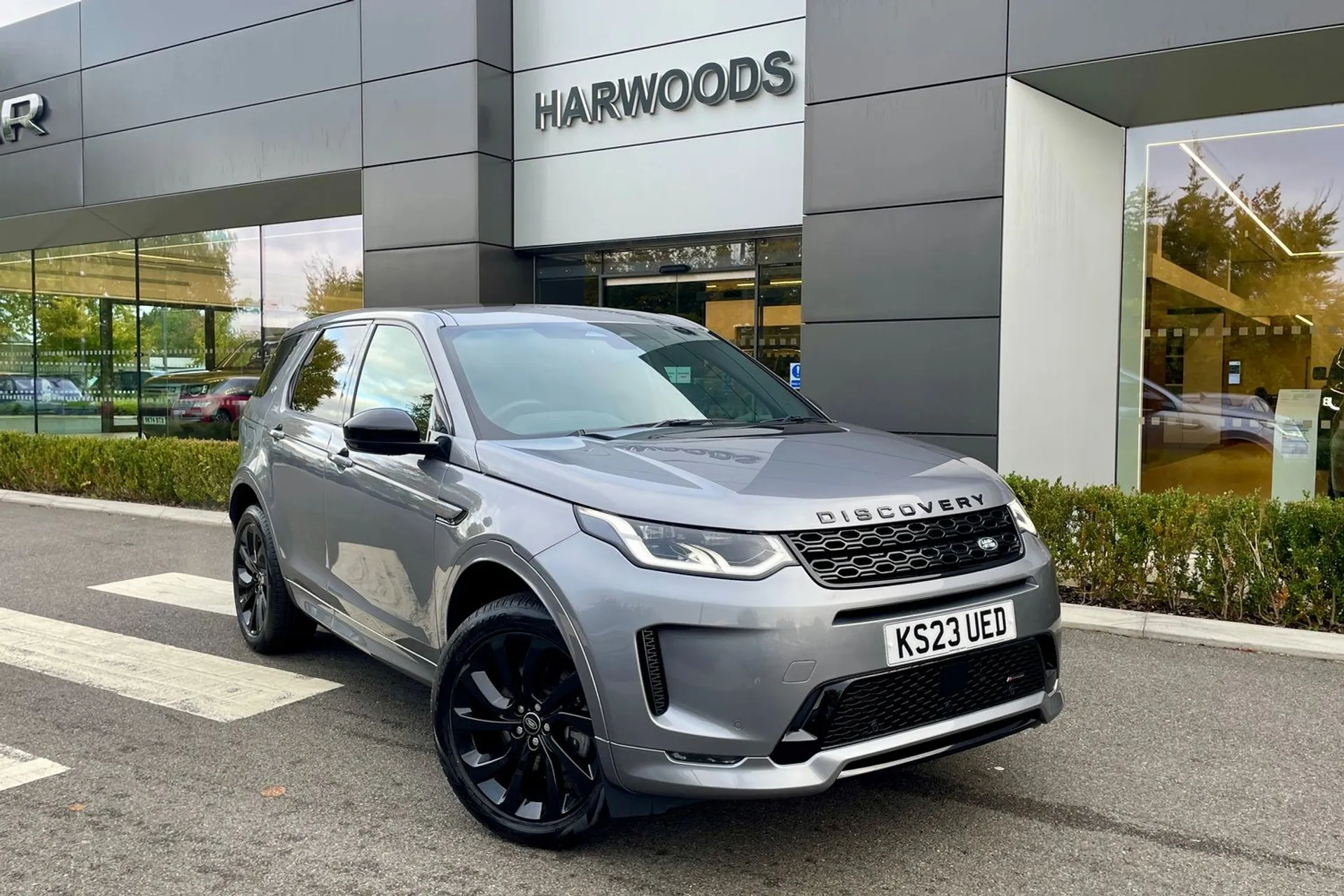 LAND ROVER DISCOVERY SPORT focused image