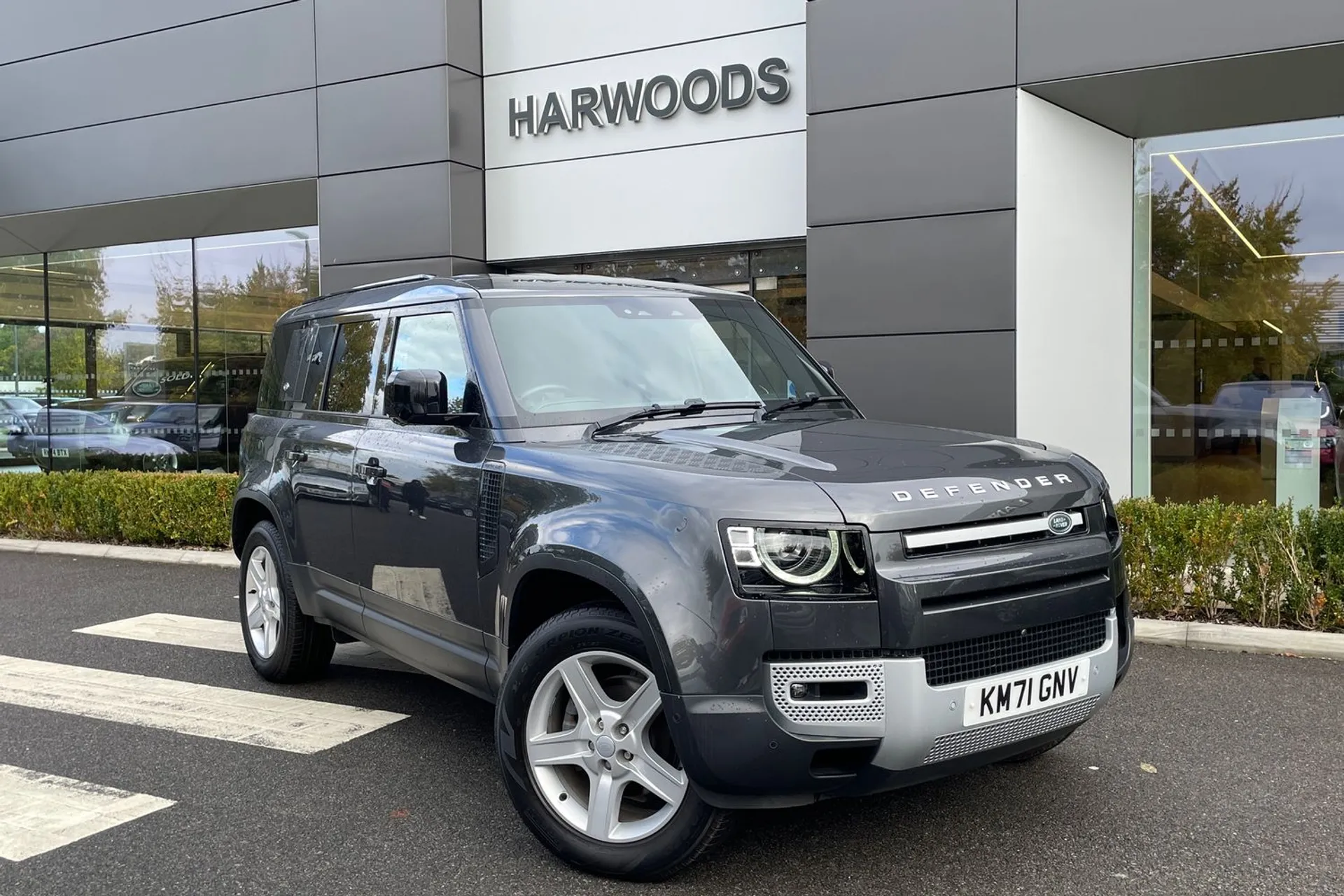 LAND ROVER DEFENDER focused image