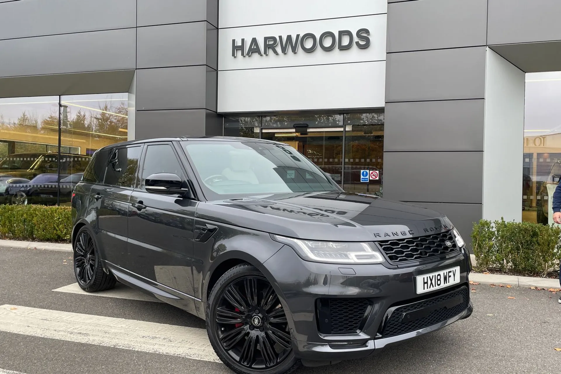 LAND ROVER RANGE ROVER SPORT focused image