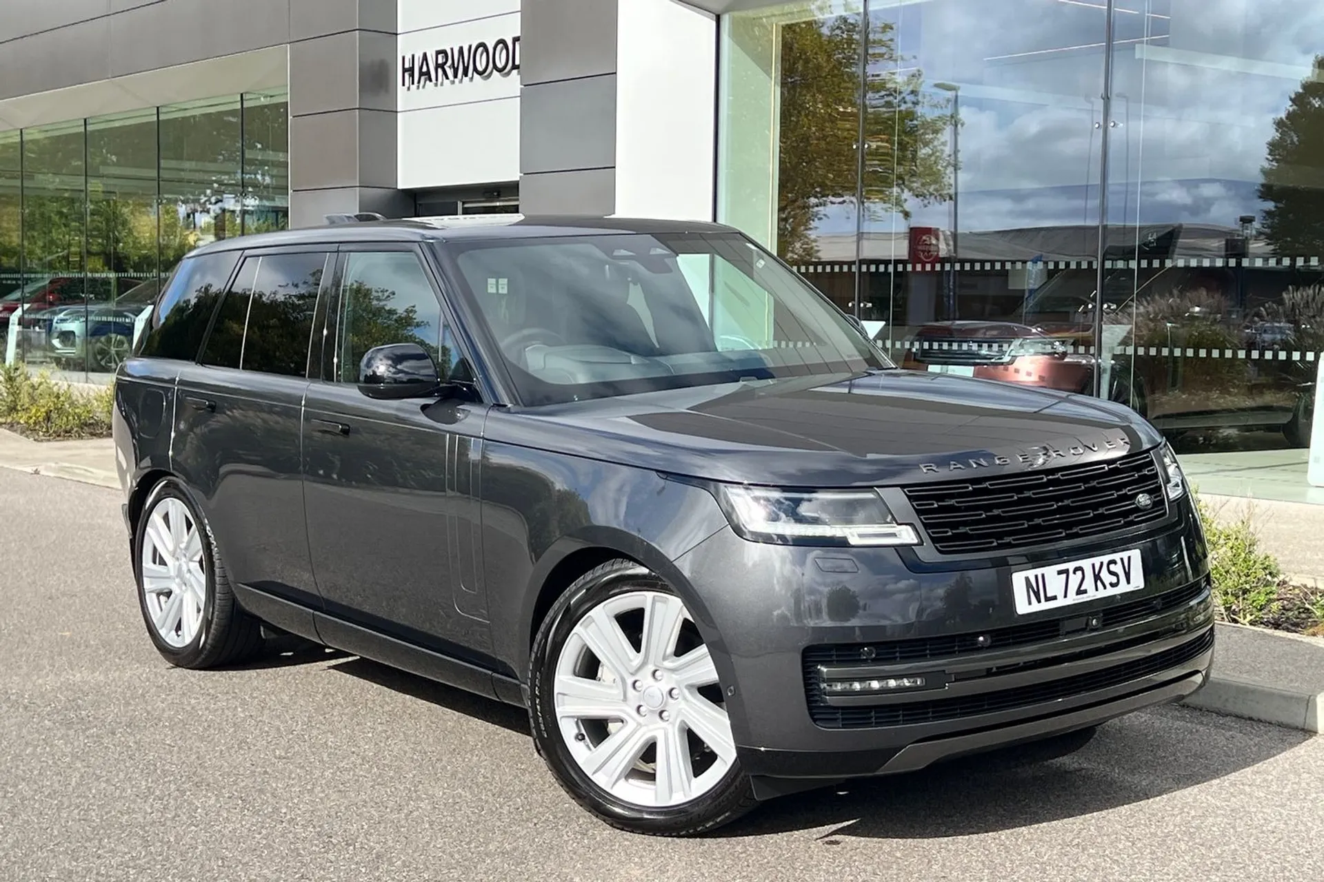 LAND ROVER RANGE ROVER focused image