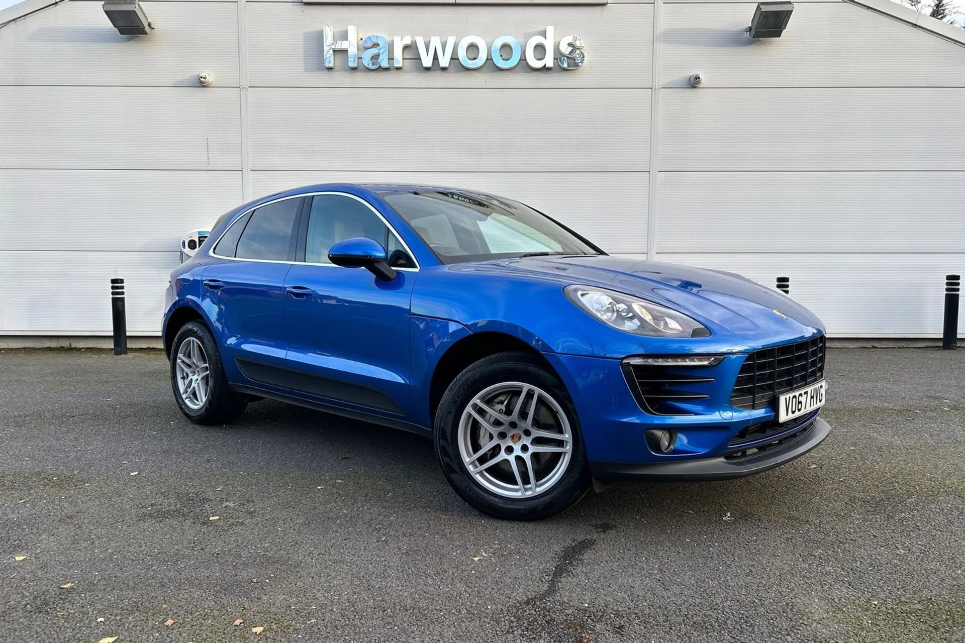 Porsche MACAN focused image