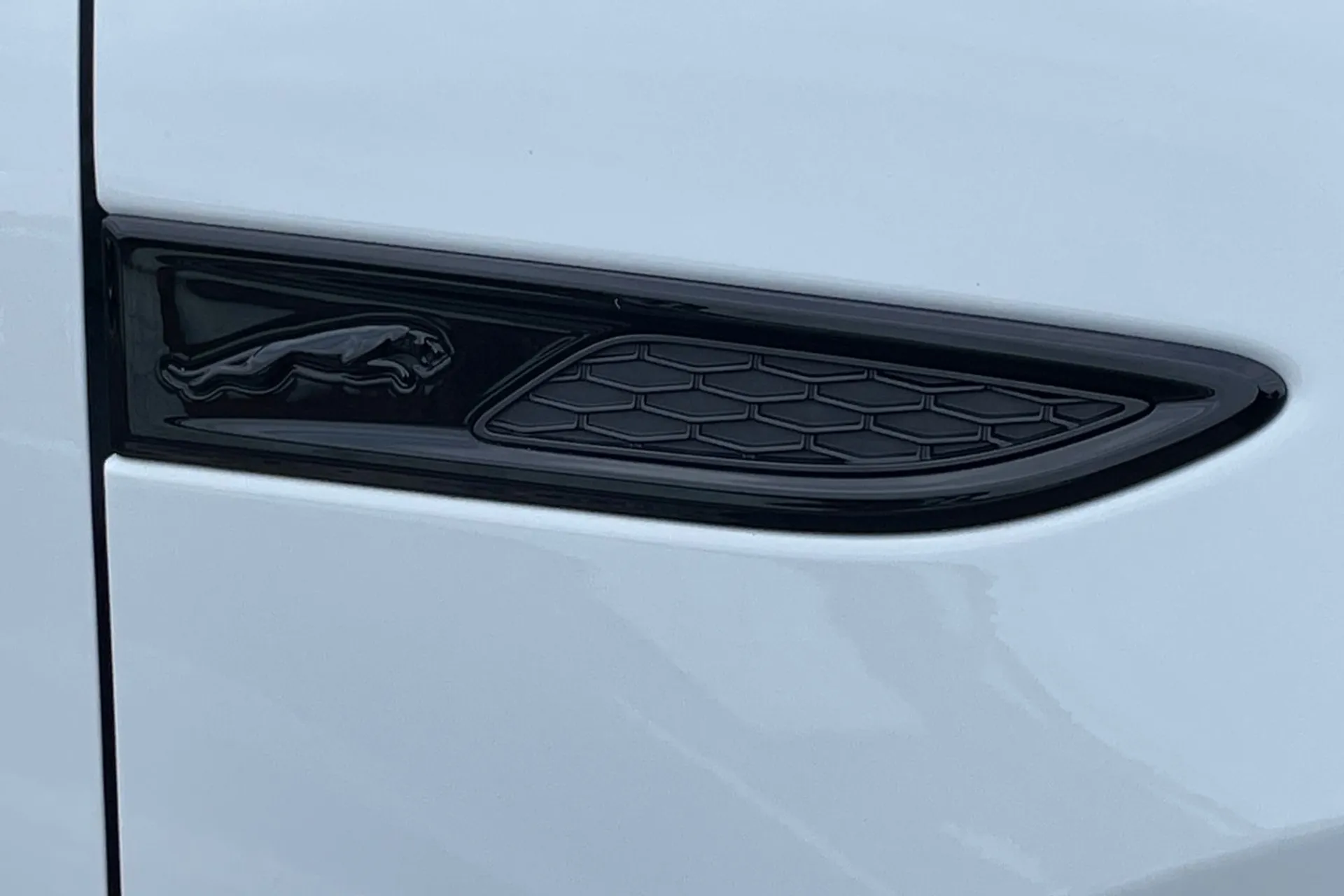 Jaguar E-PACE thumbnail image number 61