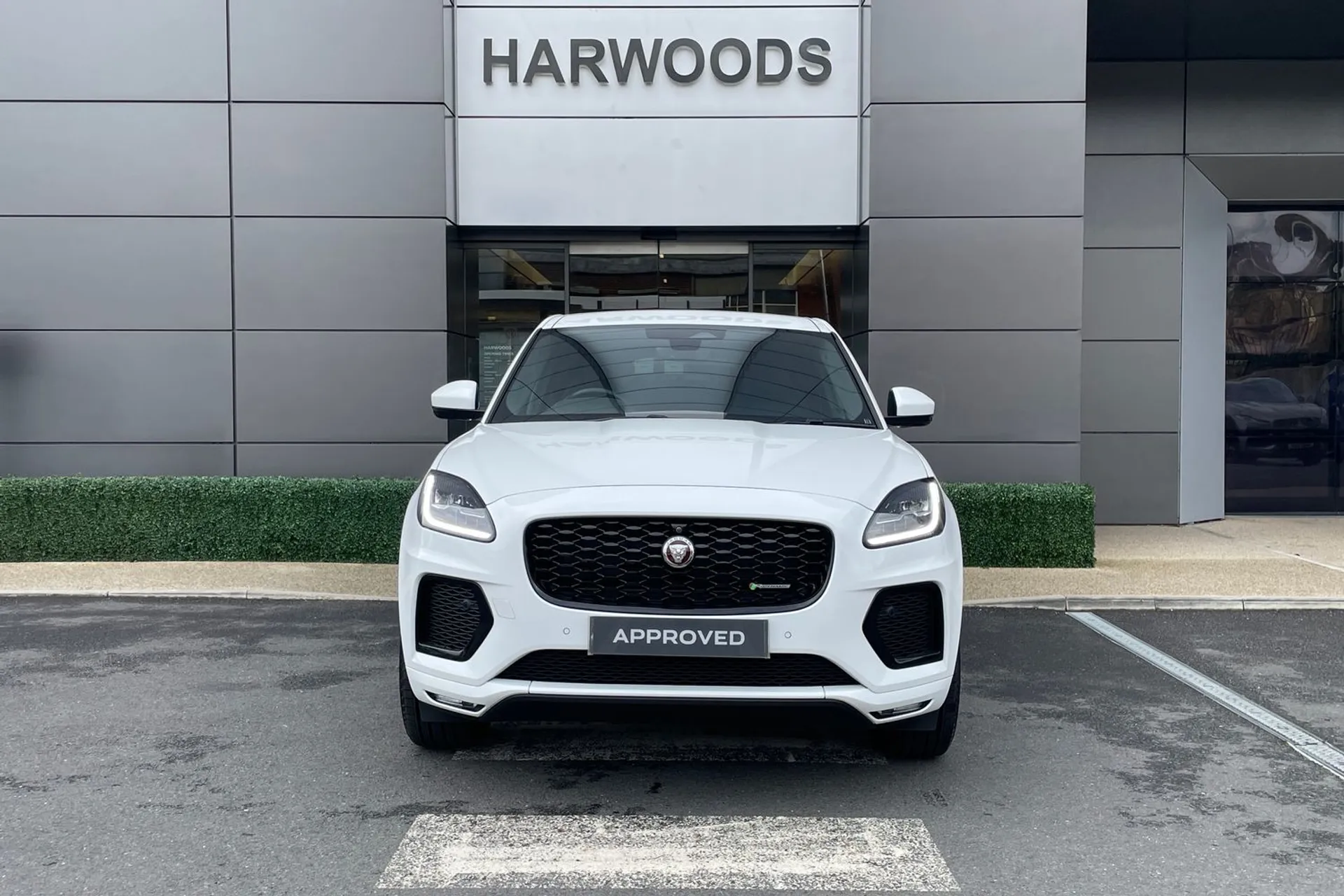 Jaguar E-PACE thumbnail image number 14