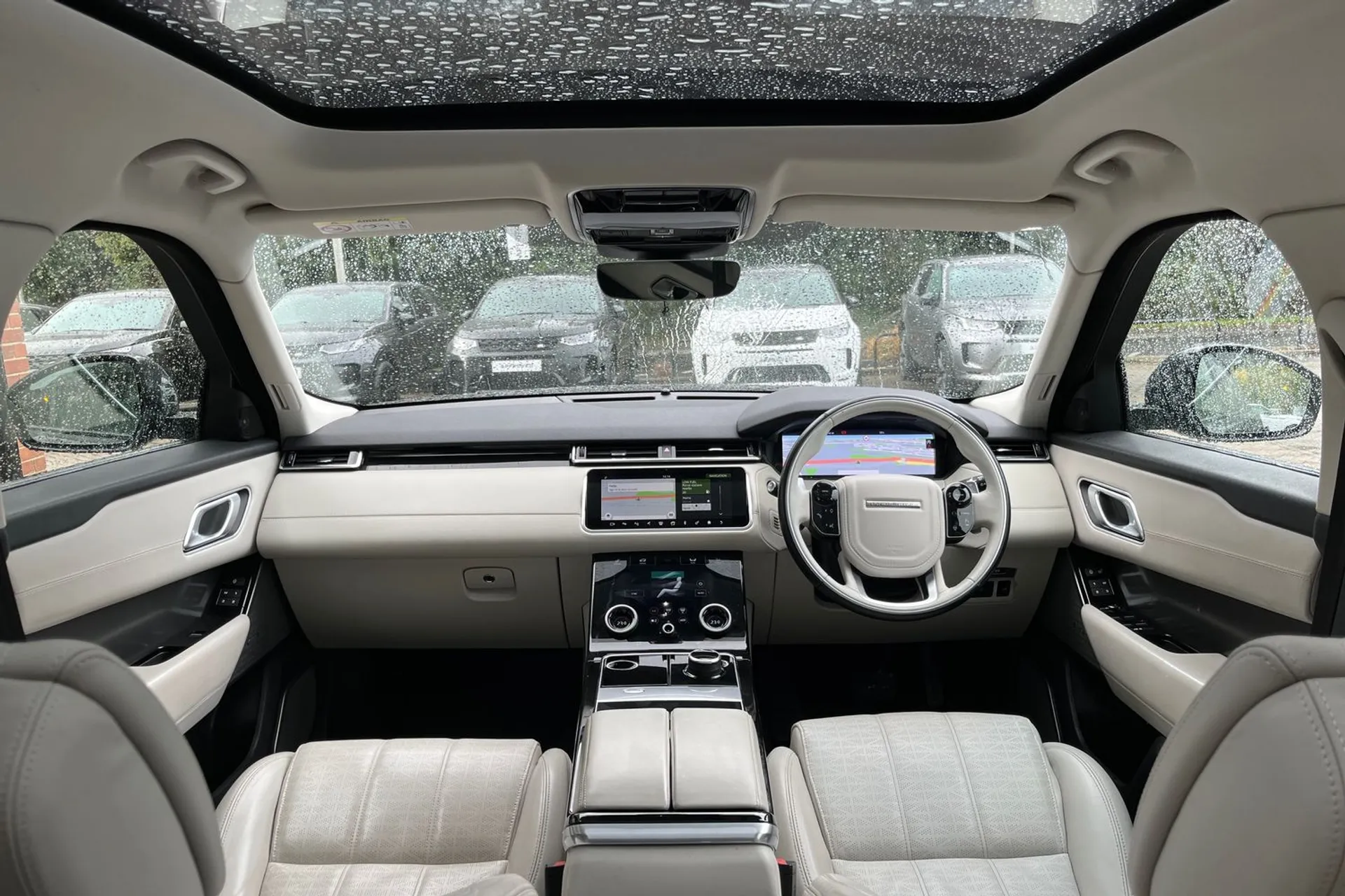 LAND ROVER RANGE ROVER VELAR thumbnail image number 3