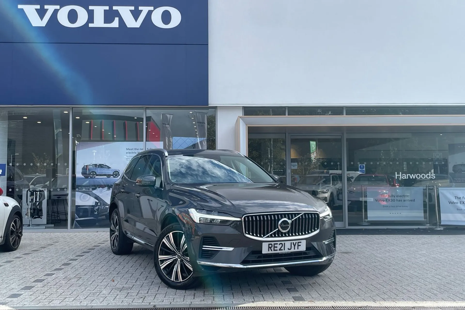 Volvo XC60 focused image