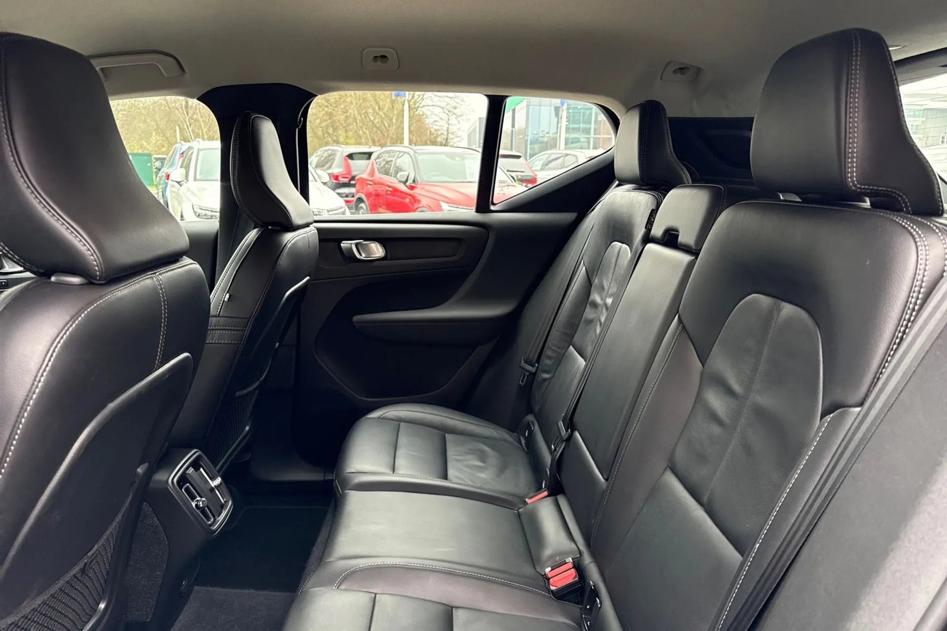 Volvo XC40 thumbnail image number 30