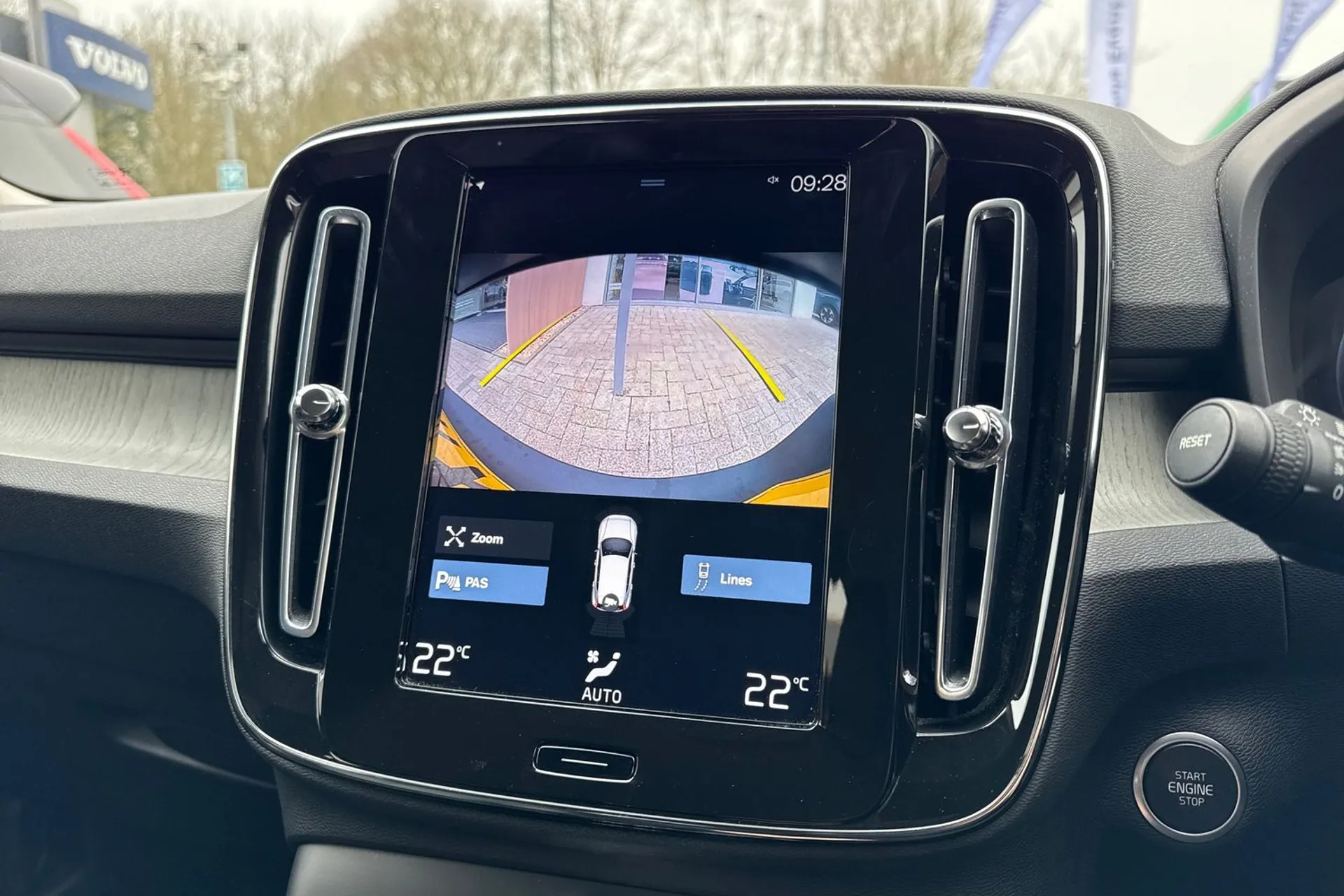 Volvo XC40 thumbnail image number 4