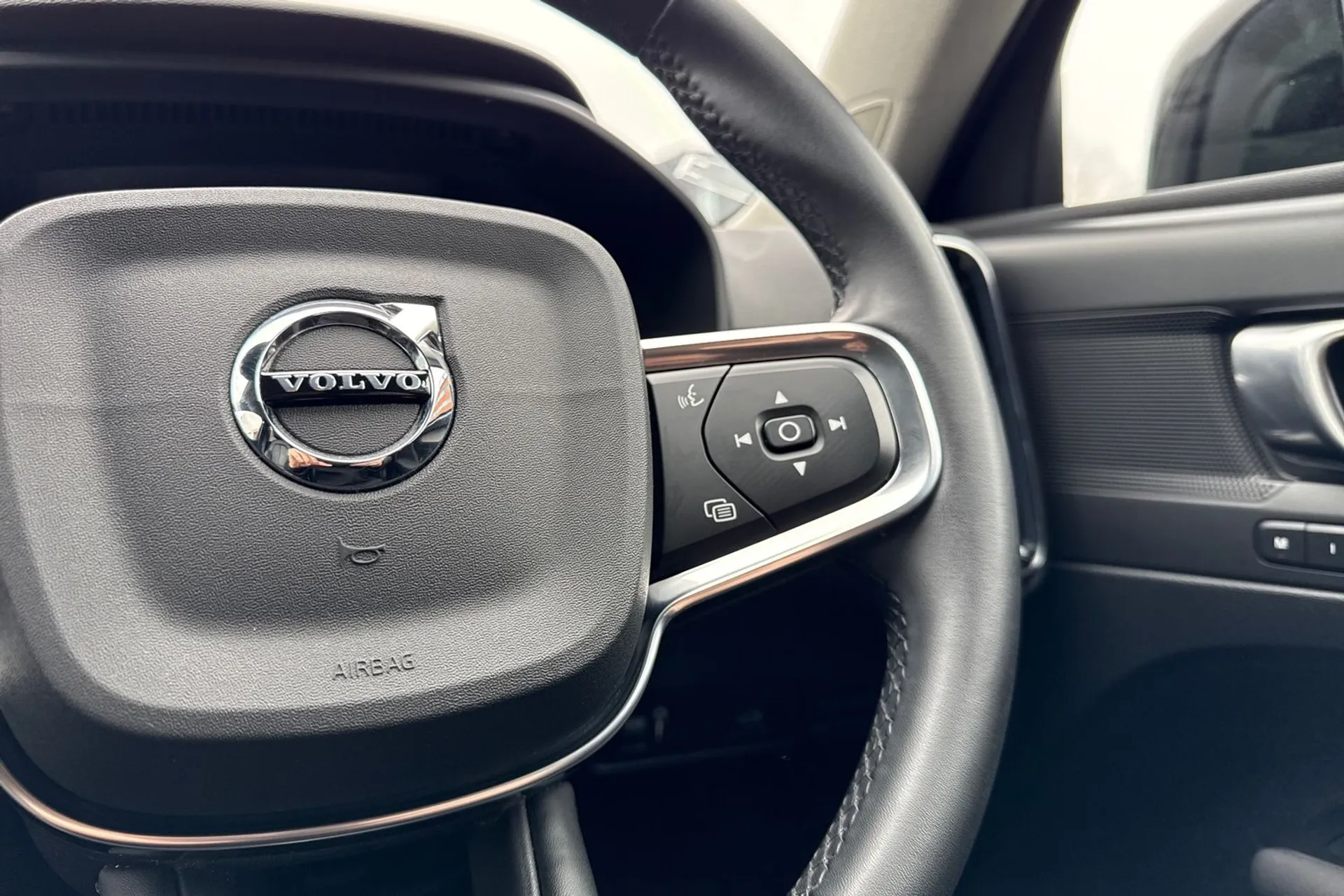 Volvo XC40 thumbnail image number 37