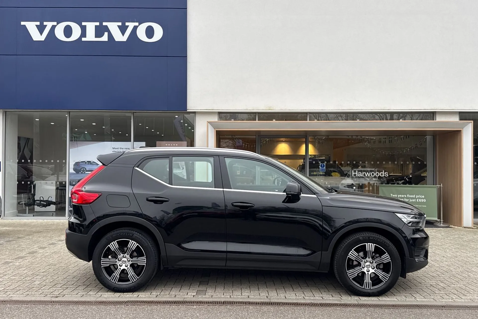 Volvo XC40 thumbnail image number 2
