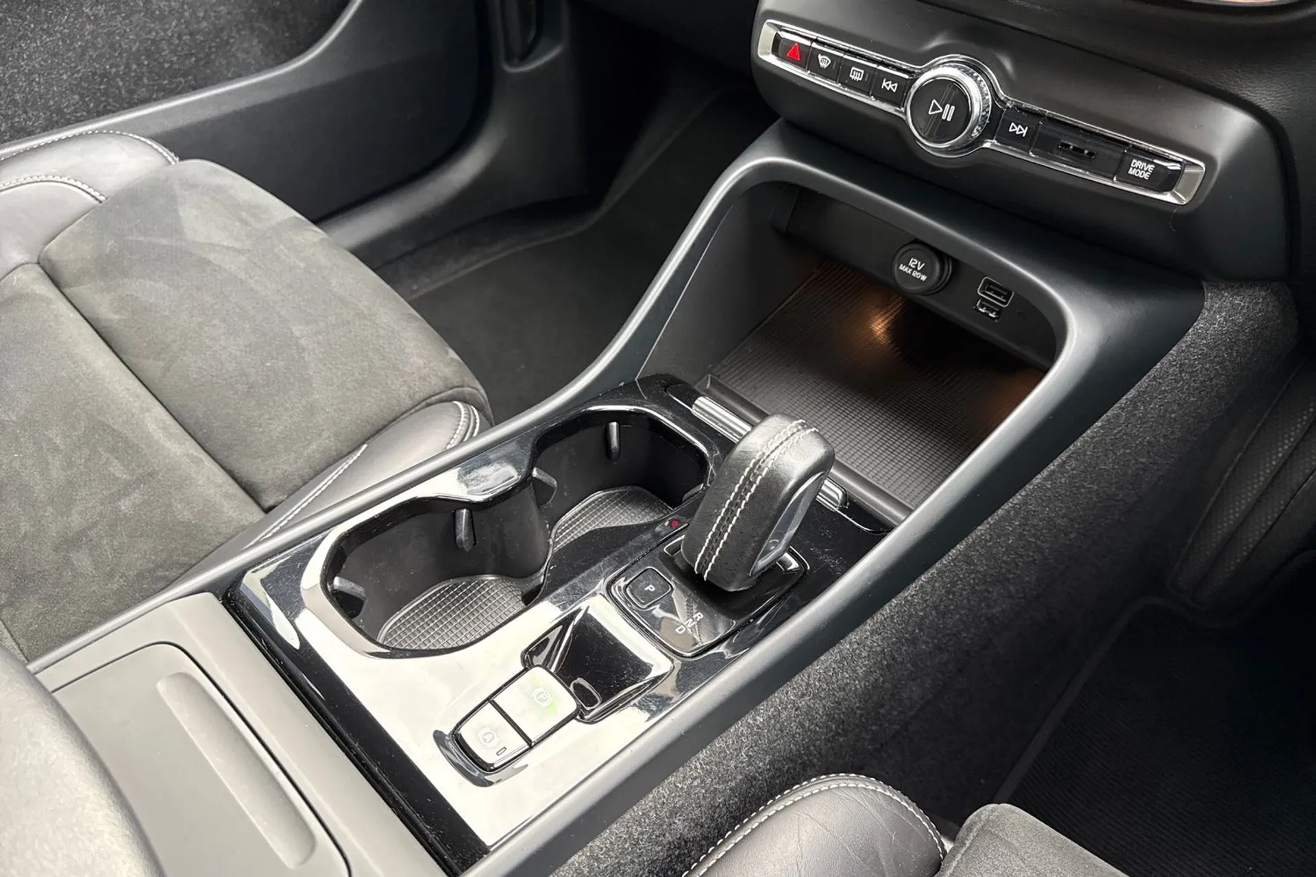 Volvo XC40 thumbnail image number 41