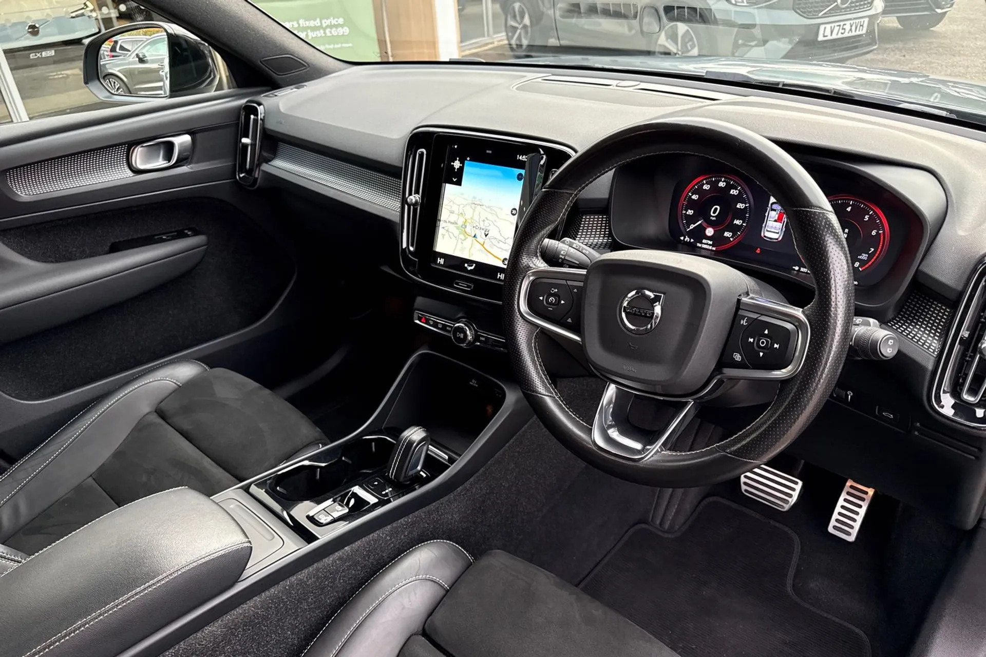 Volvo XC40 thumbnail image number 6