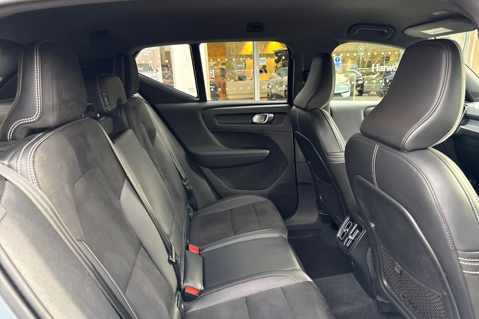 Volvo XC40 thumbnail image number 23