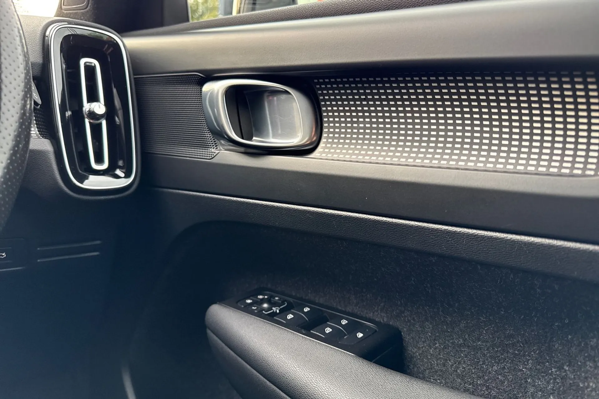 Volvo XC40 thumbnail image number 40