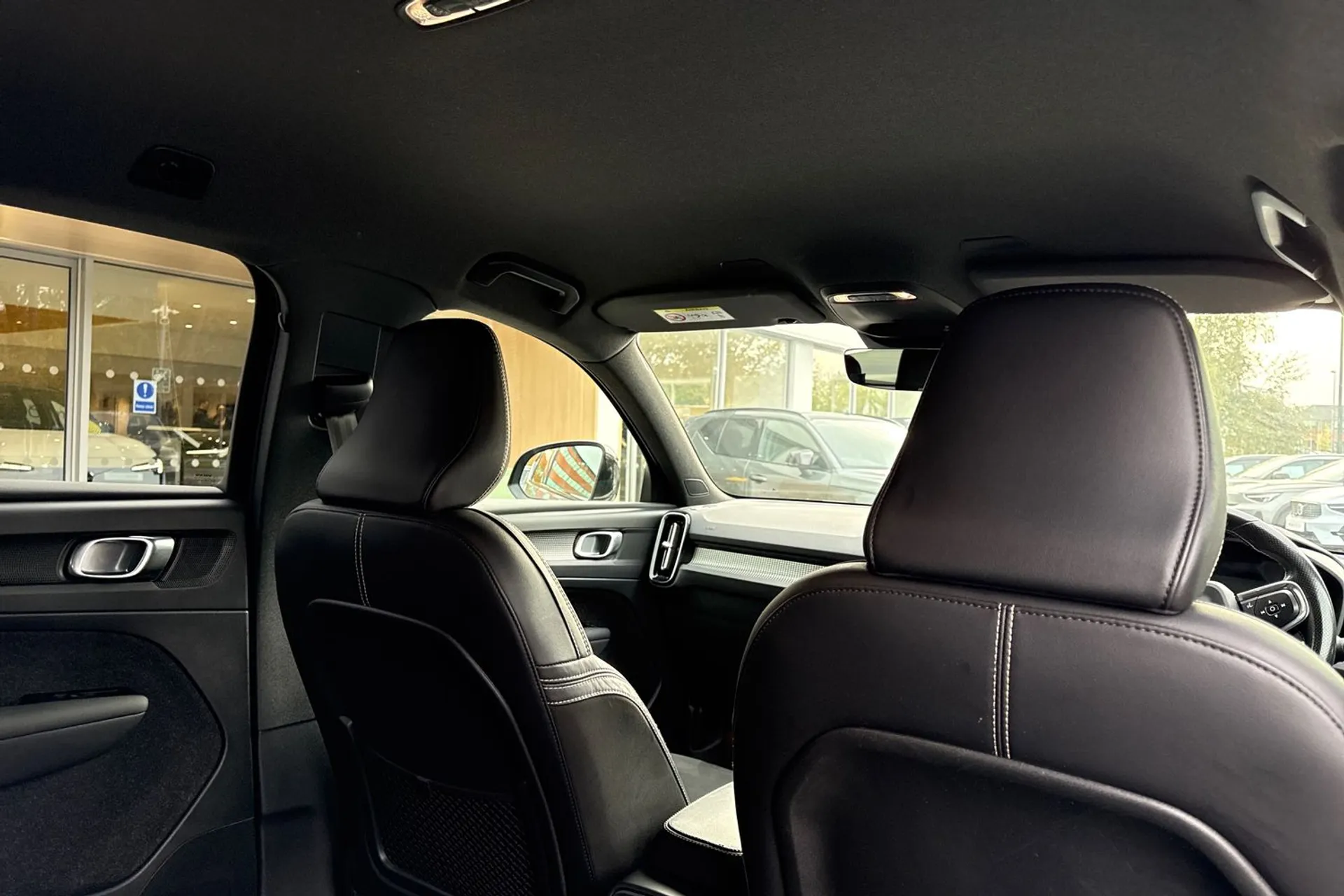 Volvo XC40 thumbnail image number 24