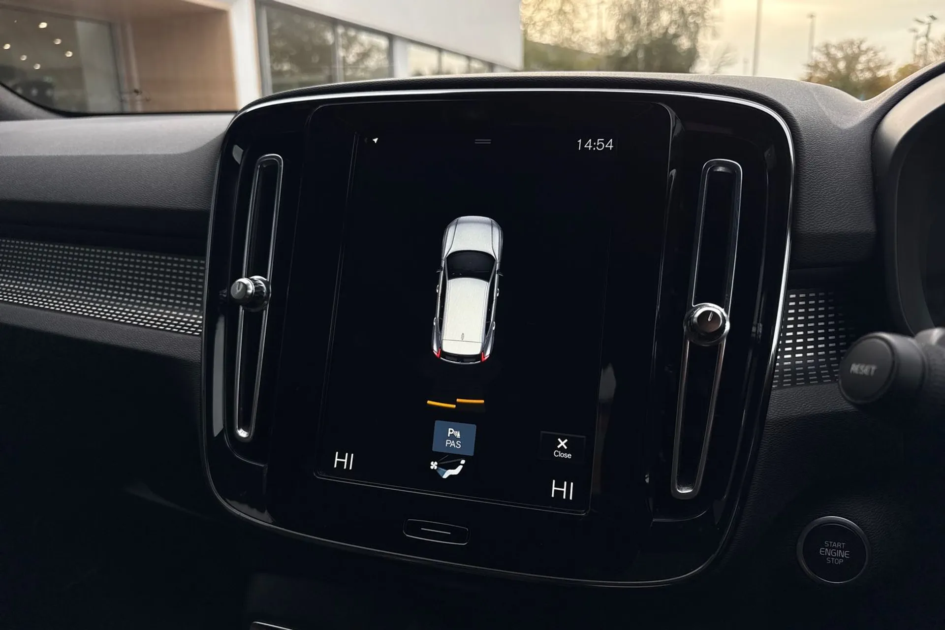 Volvo XC40 thumbnail image number 4