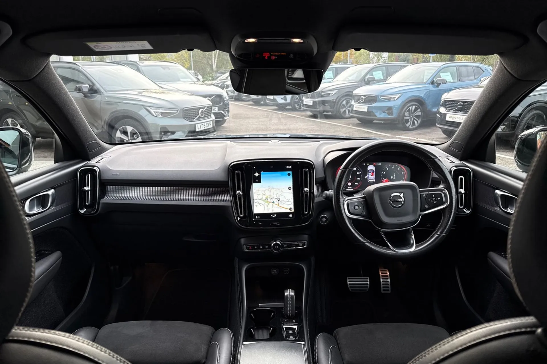 Volvo XC40 thumbnail image number 3