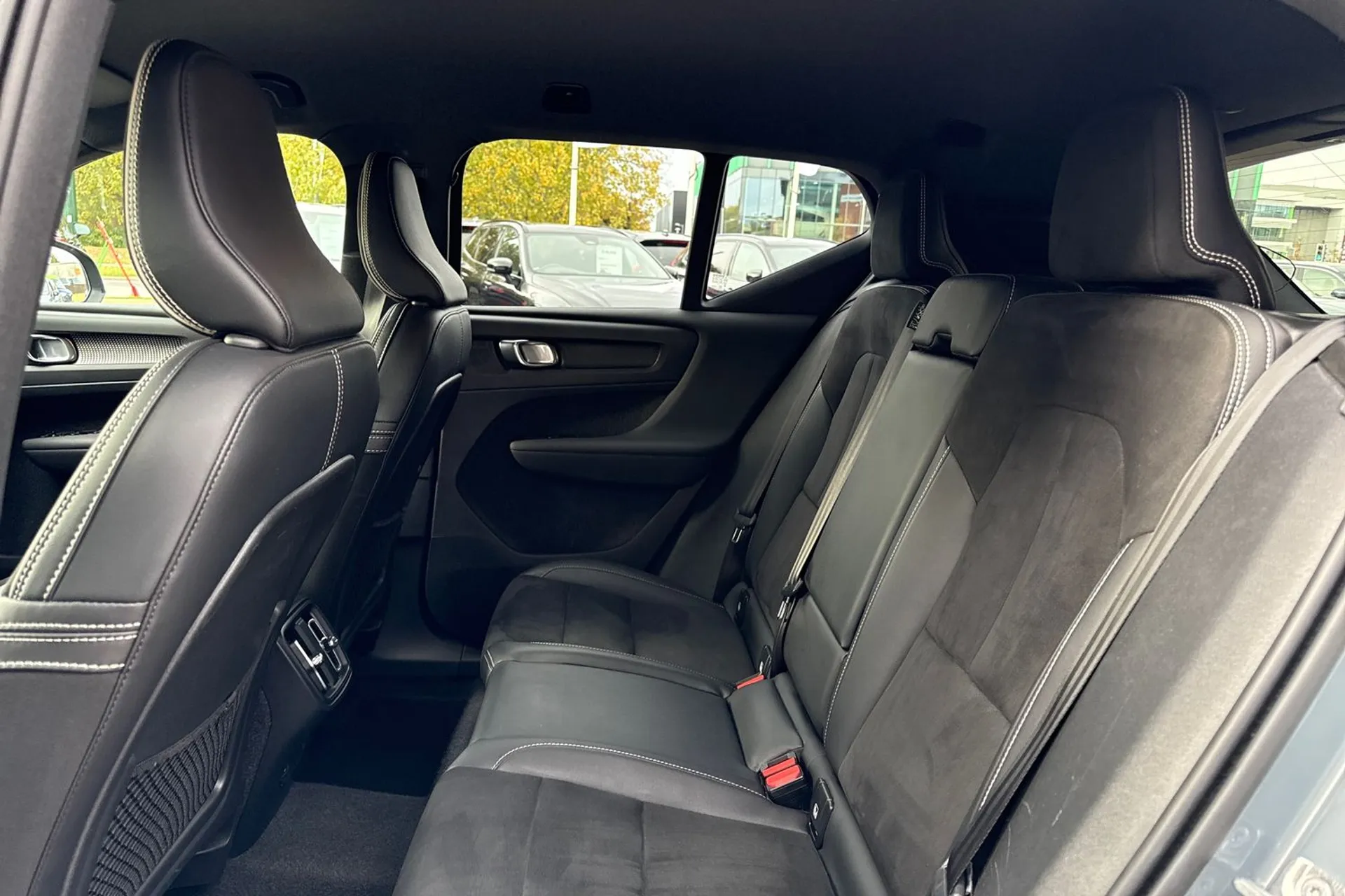 Volvo XC40 thumbnail image number 30