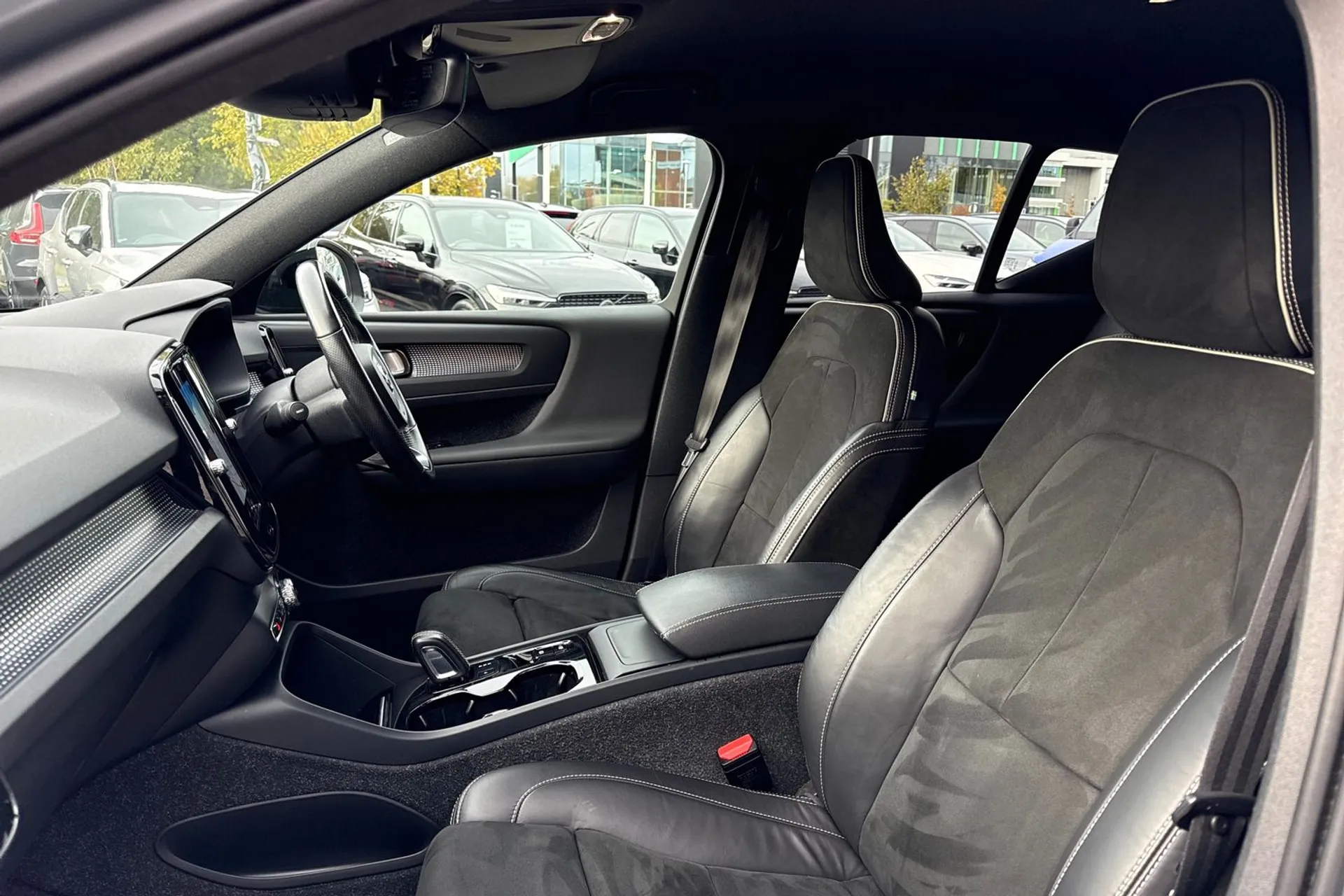 Volvo XC40 thumbnail image number 28