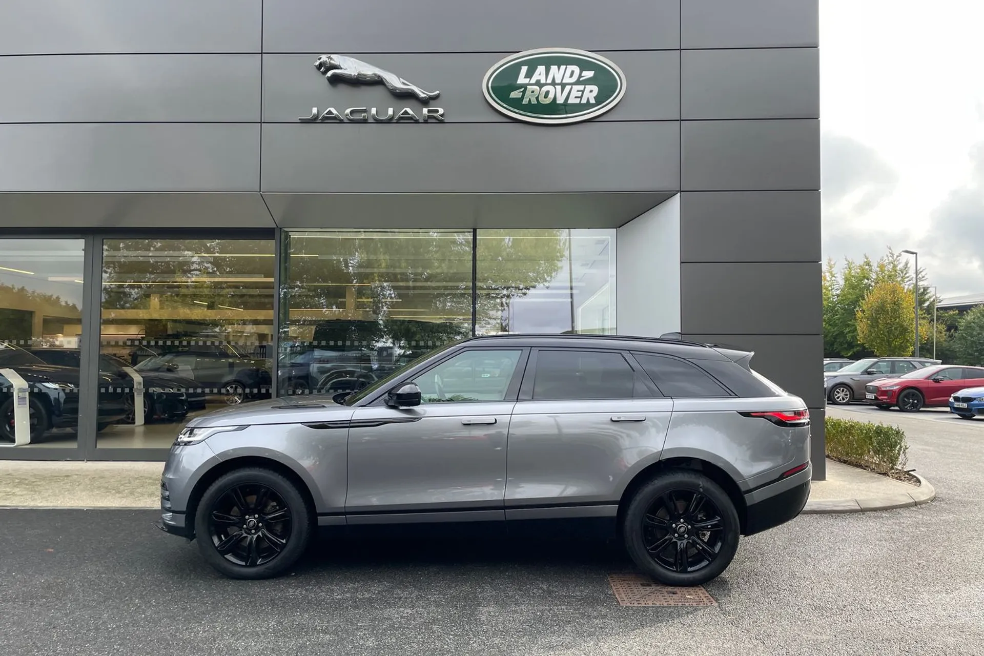 LAND ROVER RANGE ROVER VELAR thumbnail image number 26