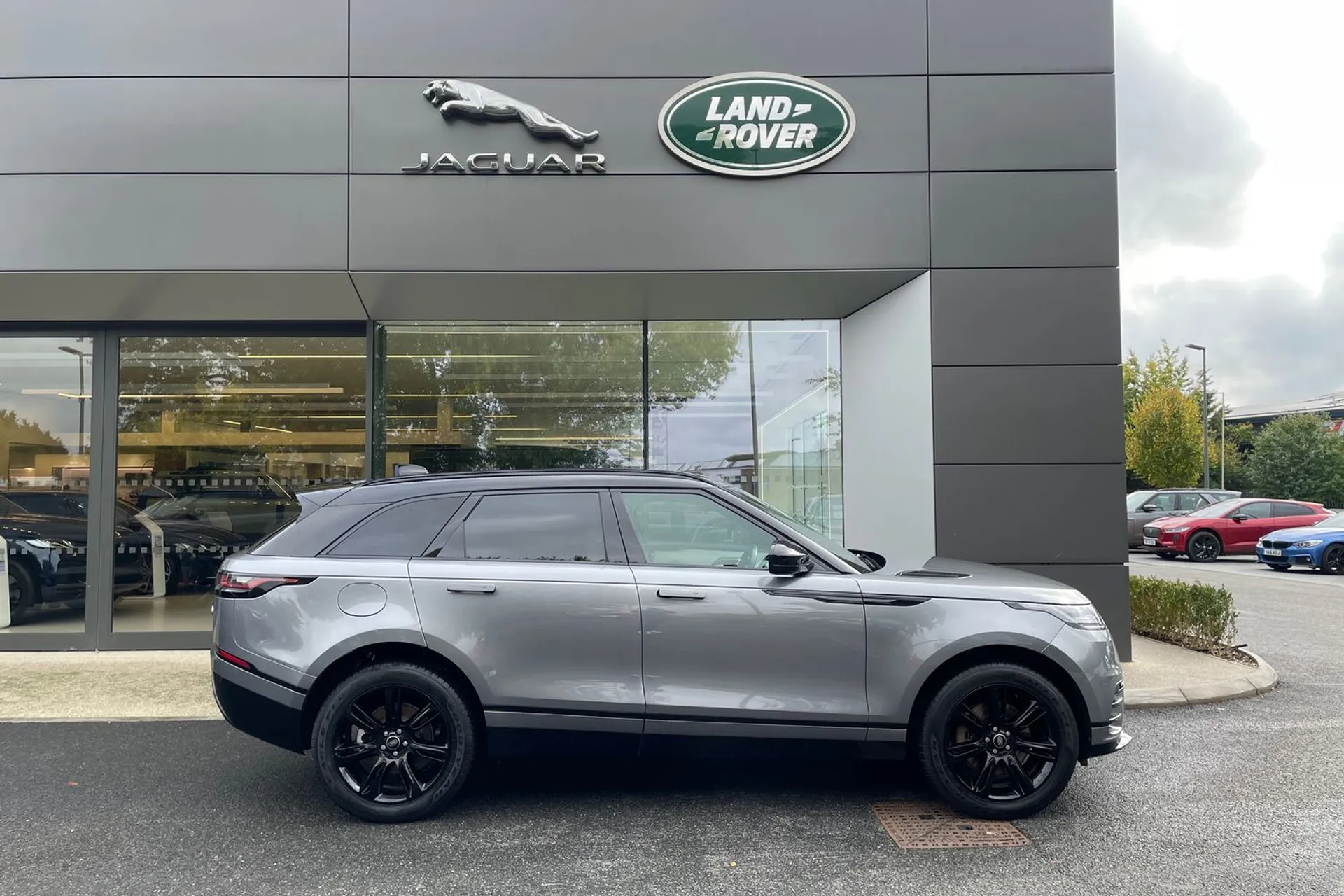 LAND ROVER RANGE ROVER VELAR thumbnail image number 2