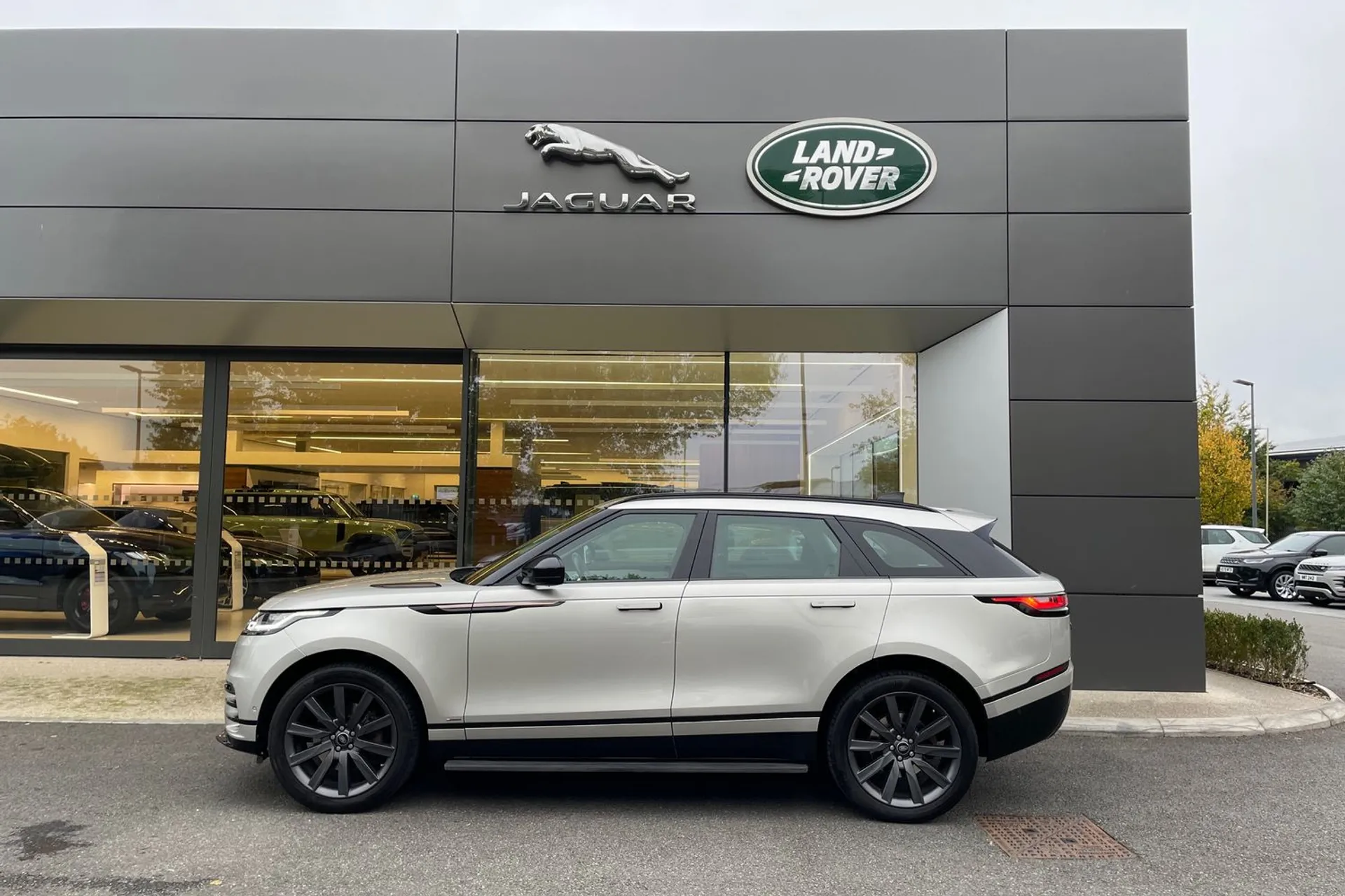 LAND ROVER RANGE ROVER VELAR thumbnail image number 26