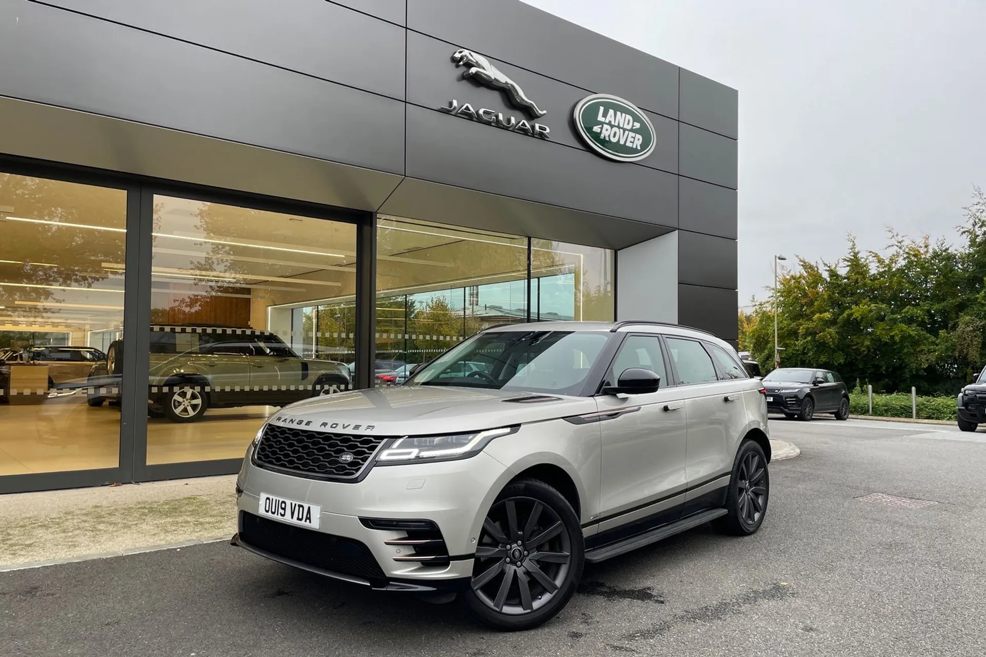 LAND ROVER RANGE ROVER VELAR thumbnail image number 28