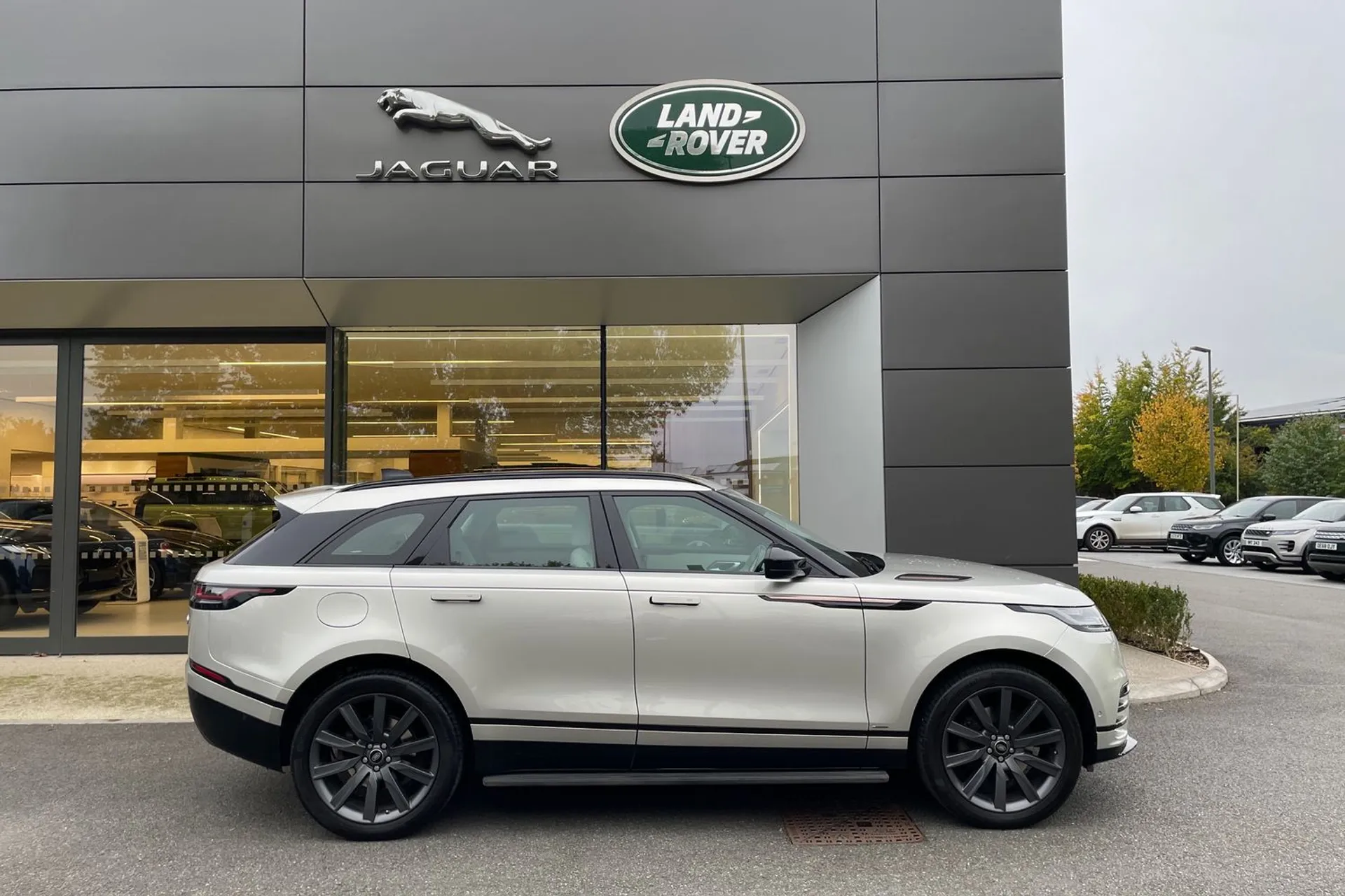 LAND ROVER RANGE ROVER VELAR thumbnail image number 2