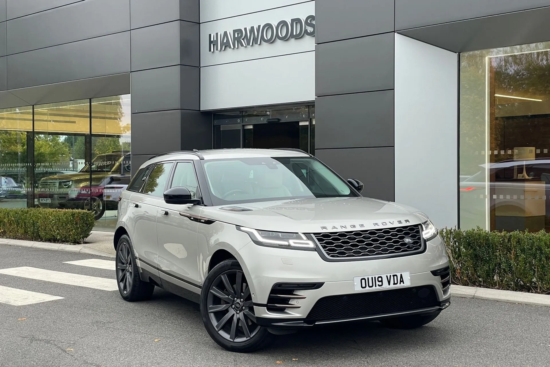 LAND ROVER RANGE ROVER VELAR focused image