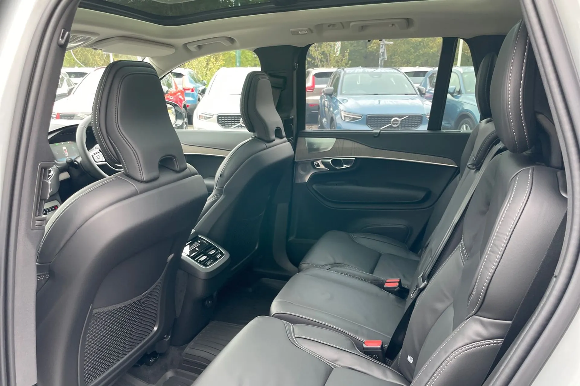 Volvo XC90 thumbnail image number 30