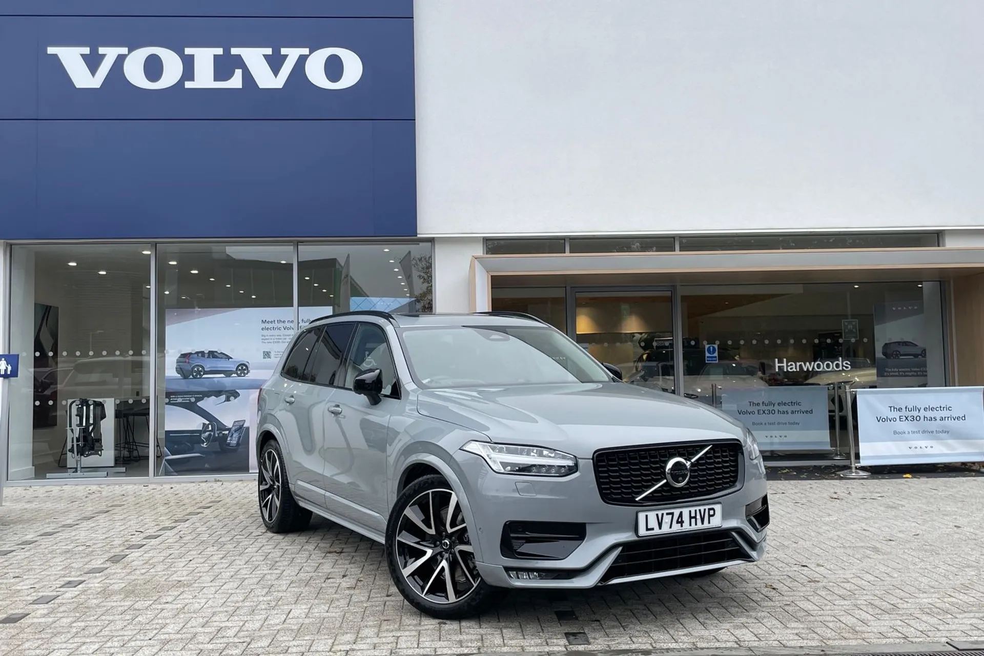 Volvo XC90 focused image
