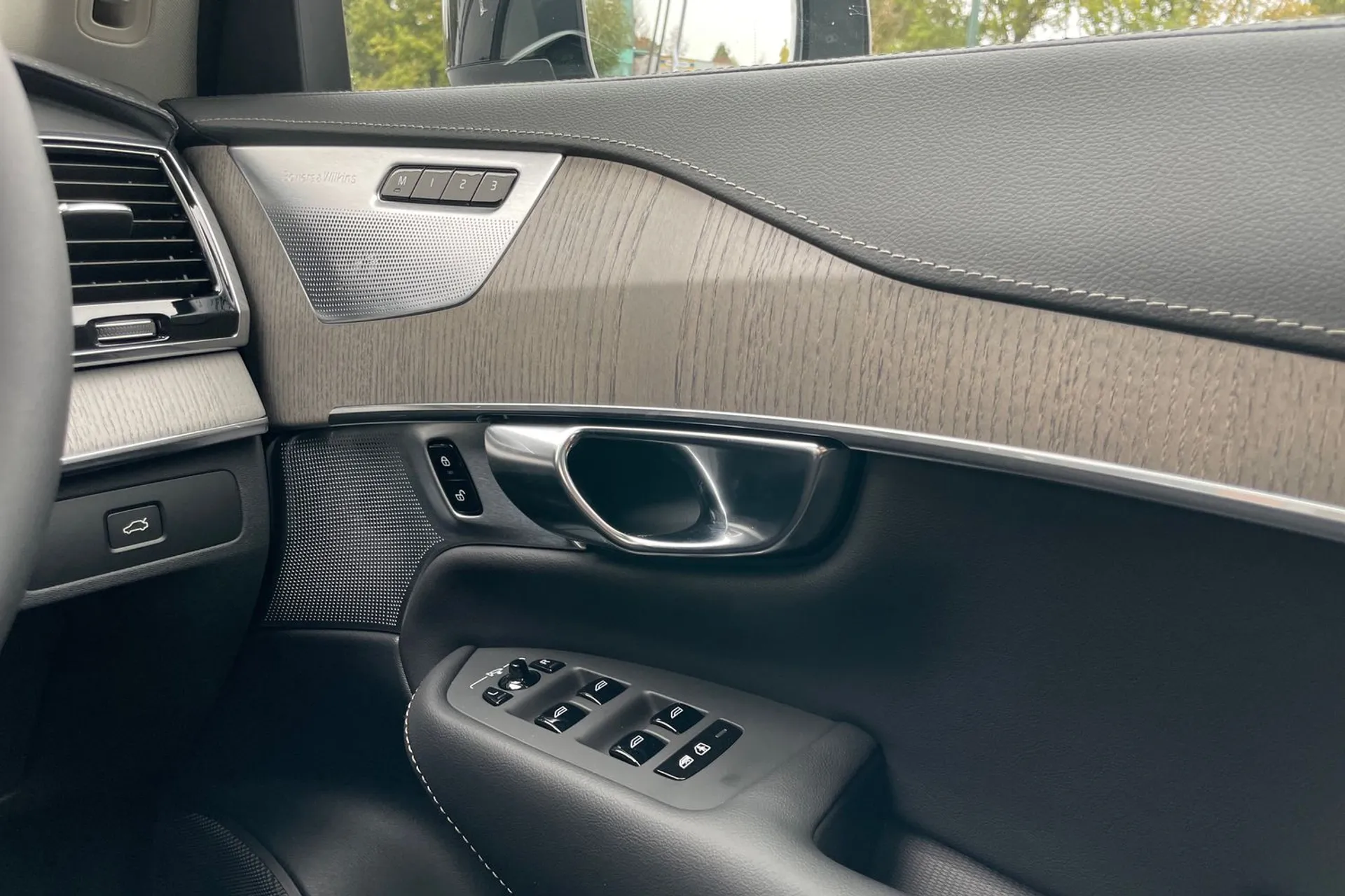 Volvo XC90 thumbnail image number 39