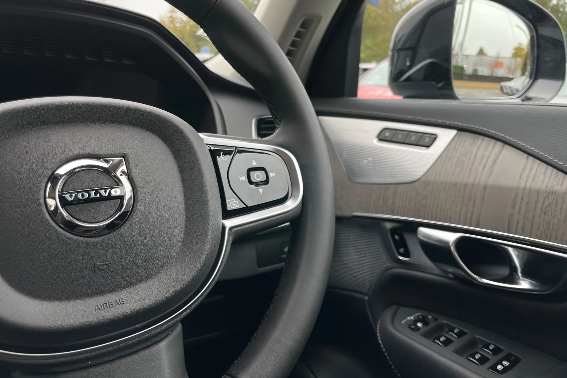 Volvo XC90 thumbnail image number 36