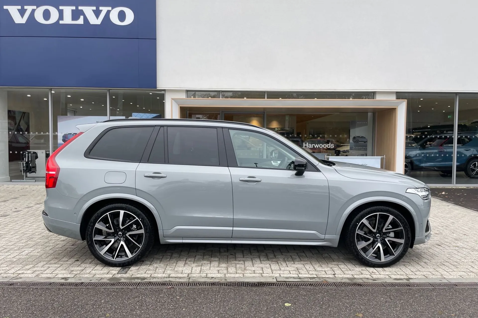 Volvo XC90 thumbnail image number 2