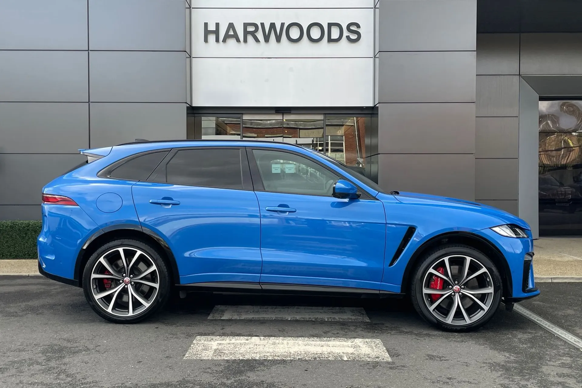 Jaguar F-PACE thumbnail image number 2