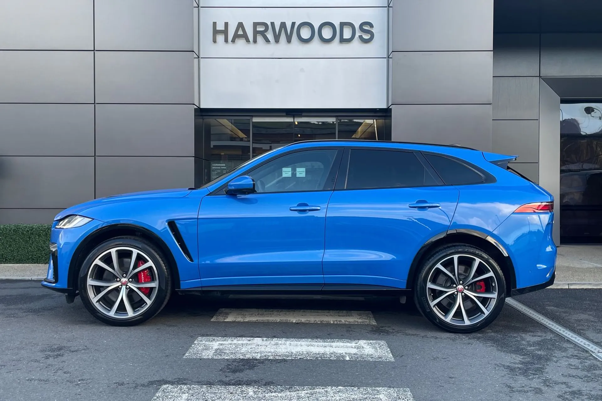 Jaguar F-PACE thumbnail image number 15