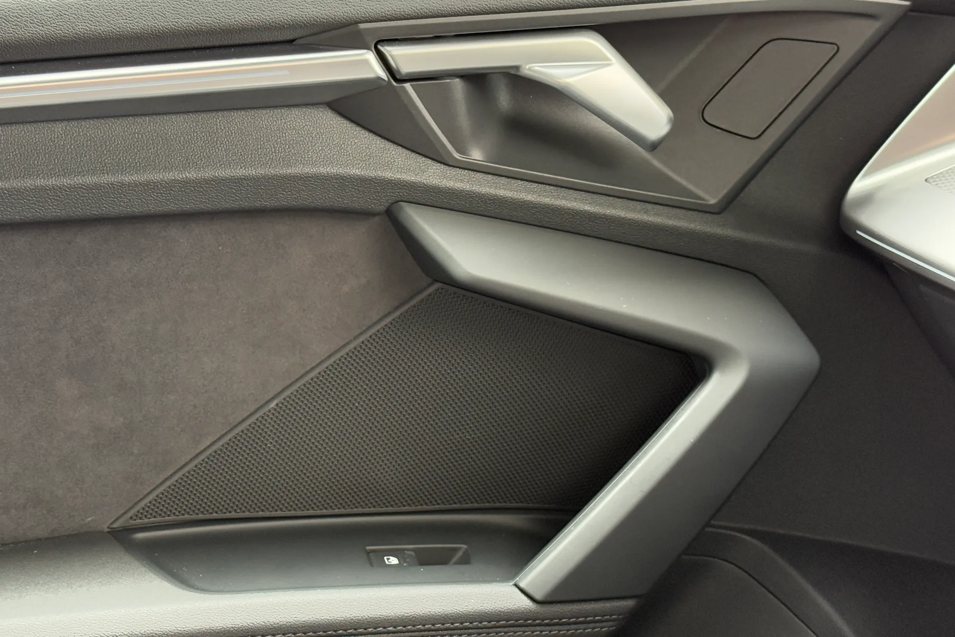 Audi RS3 thumbnail image number 25