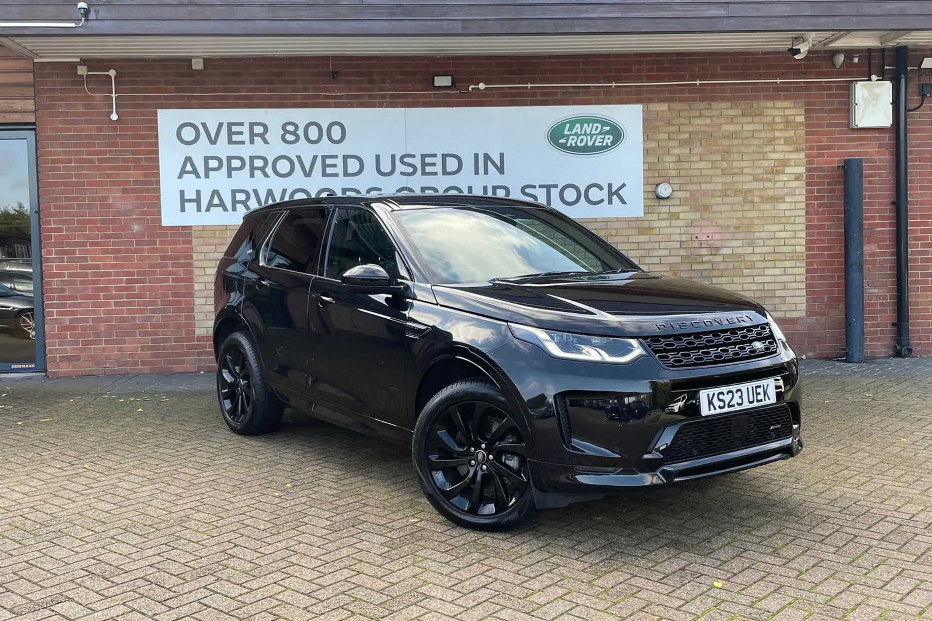 LAND ROVER DISCOVERY SPORT focused image