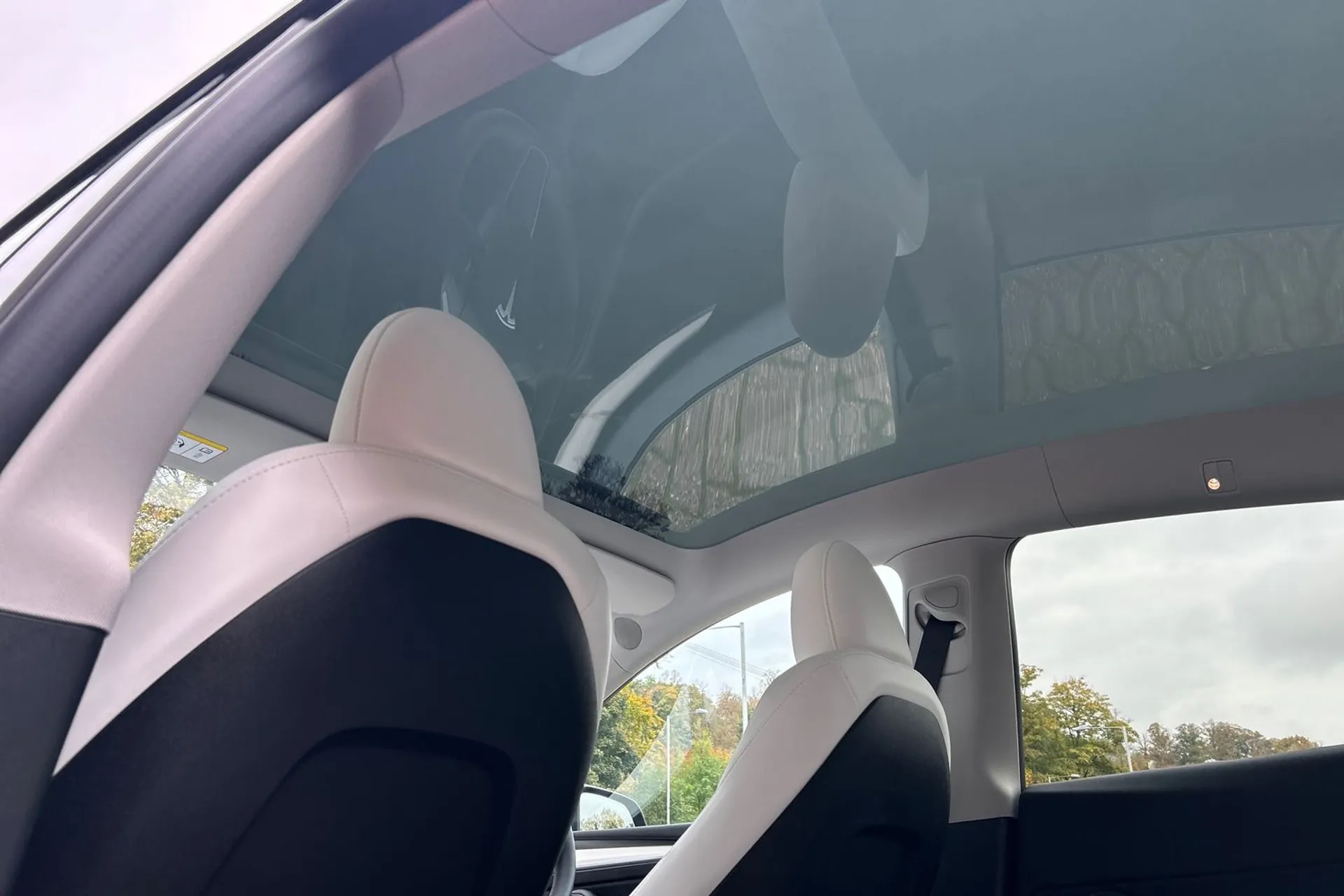 TESLA MODEL Y thumbnail image number 23