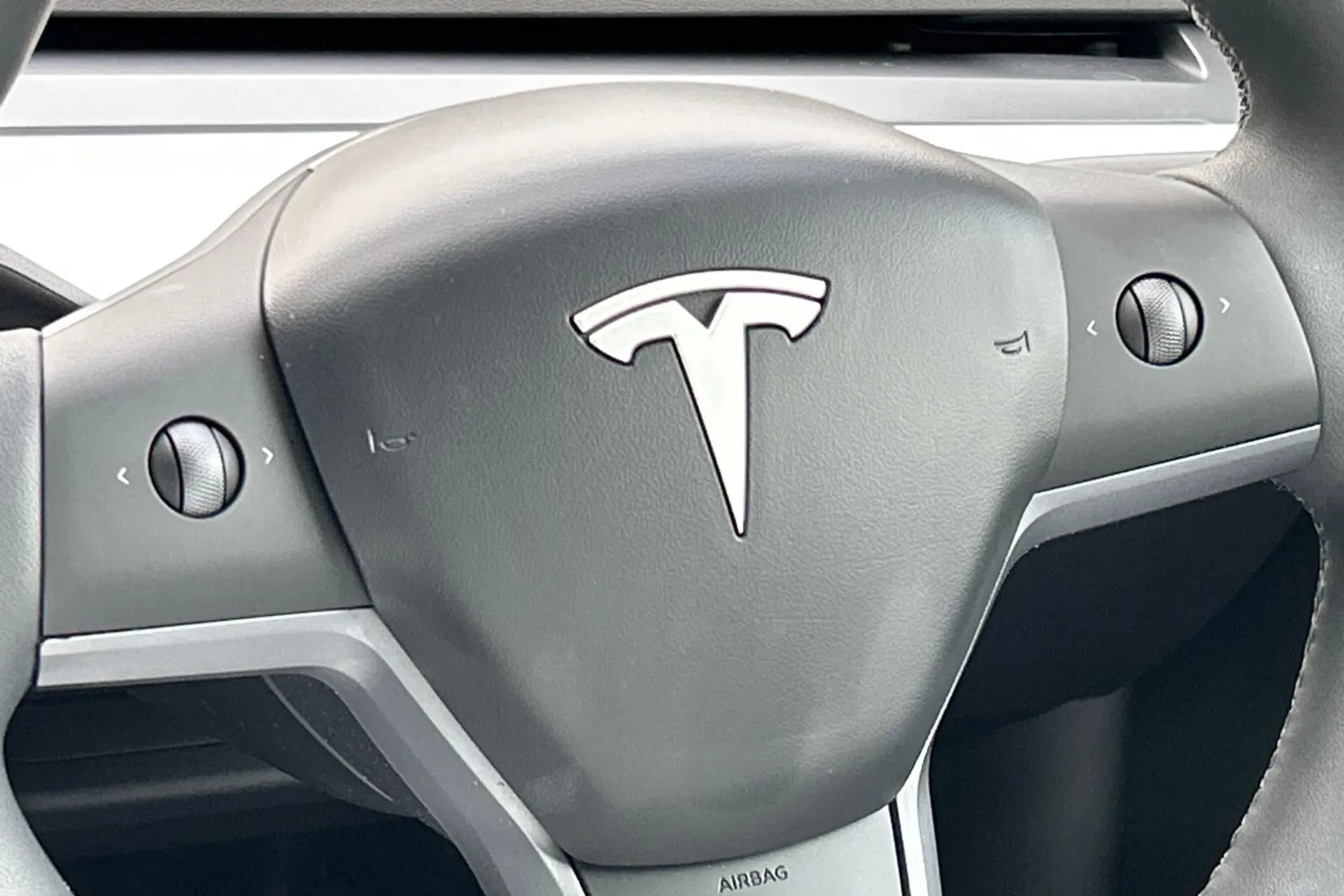 TESLA MODEL Y thumbnail image number 43